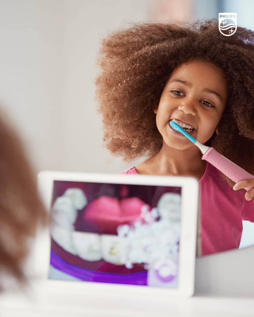 Philips Sonicareのインスタグラム：「More fun, better brushing!   Philips Sonicare for Kids has a Bluetooth-enabled app that keeps kids engaged while they learn how to brush better, building lifelong habits. 😁  #PhilipsSonicare #HealthyHabits」