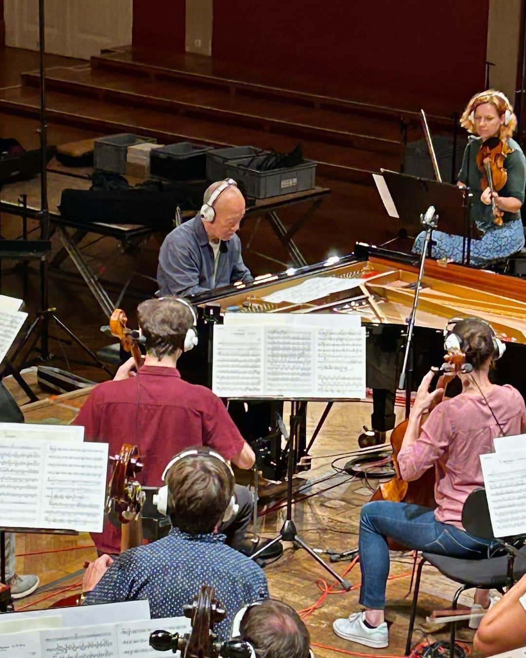 久石譲のインスタグラム：「The recording with Vienna Symphony Orchestra at Konzerthaus Wien.  It is mixed of tradition and contemporary.  We love it! #joehisaishi #wiensymphoniker #konzerthauswien」