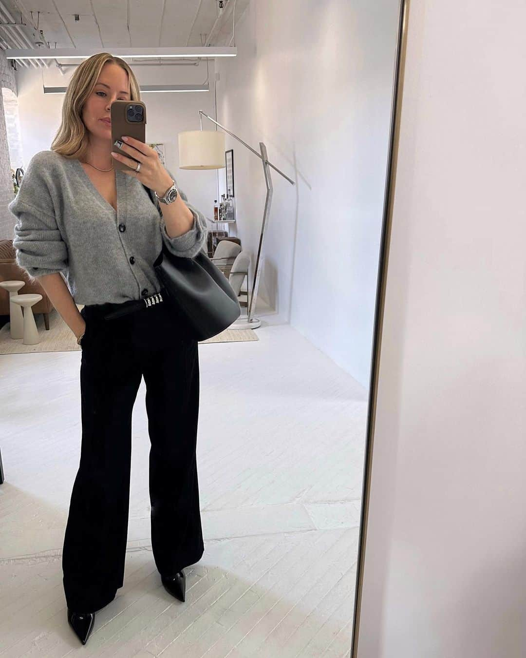 Helena Glazer Hodneさんのインスタグラム写真 - (Helena Glazer HodneInstagram)「Five different pieces, five different looks. Everything detailed in todays blog post. All items via @sezane. Any favorites? Mine is the black pants and grey cardigan combo.」9月27日 5時42分 - brooklynblonde1