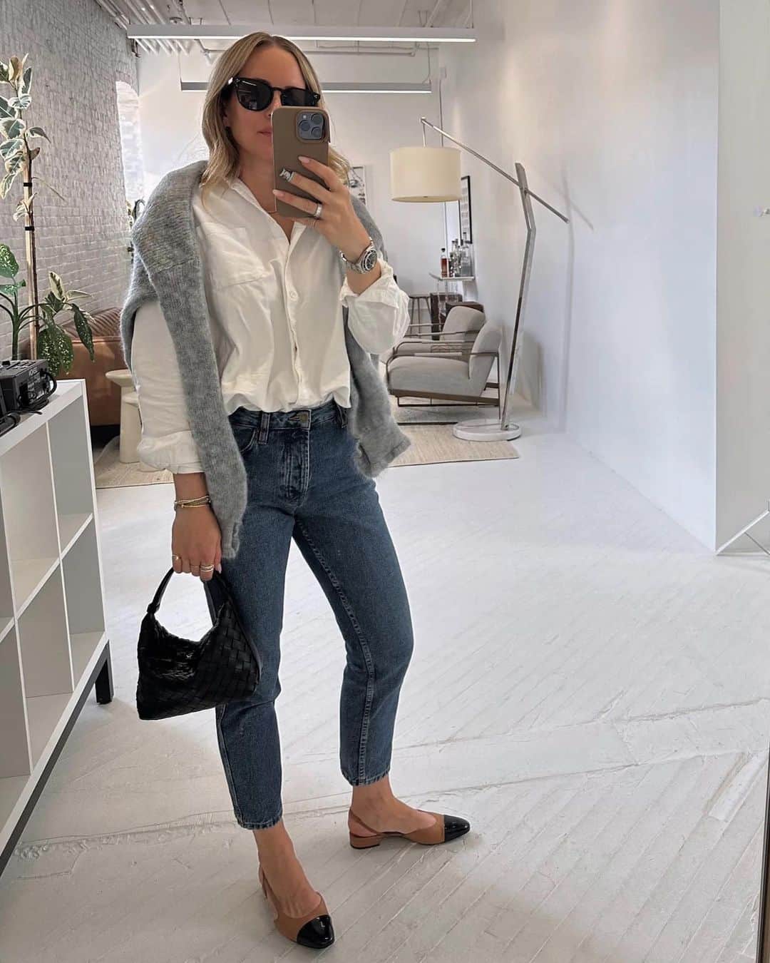 Helena Glazer Hodneのインスタグラム：「Five different pieces, five different looks. Everything detailed in todays blog post. All items via @sezane. Any favorites? Mine is the black pants and grey cardigan combo.」