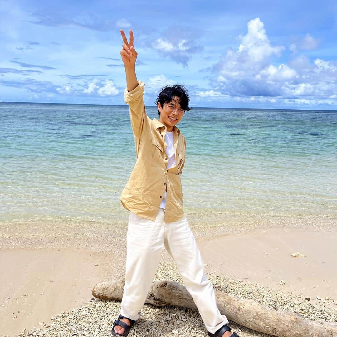 フジテレビ「空旅をあなたへ」さんのインスタグラム写真 - (フジテレビ「空旅をあなたへ」Instagram)「今週木曜日22:54〜の「空旅をあなたへ」は、 井ノ原 快彦が巡る、沖縄県石垣島の旅✈️  石垣島の旅を振り返ります😌✨　　  ビーチにて、井ノ原さんのアカペラ歌唱と共に、 井ノ原さんの旅の思い出をお届けします🎵☺️  今回の旅はどのようなものだったのでしょうか？  是非ご覧ください！  #井ノ原快彦 さん #沖縄県 #石垣島 #空旅をあなたへ #soratabi #撮影 #撮影オフショット」9月27日 16時37分 - soratabi_fuji