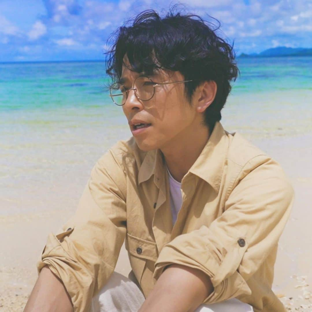 フジテレビ「空旅をあなたへ」さんのインスタグラム写真 - (フジテレビ「空旅をあなたへ」Instagram)「今週木曜日22:54〜の「空旅をあなたへ」は、 井ノ原 快彦が巡る、沖縄県石垣島の旅✈️  石垣島の旅を振り返ります😌✨　　  ビーチにて、井ノ原さんのアカペラ歌唱と共に、 井ノ原さんの旅の思い出をお届けします🎵☺️  今回の旅はどのようなものだったのでしょうか？  是非ご覧ください！  #井ノ原快彦 さん #沖縄県 #石垣島 #空旅をあなたへ #soratabi #撮影 #撮影オフショット」9月27日 16時37分 - soratabi_fuji