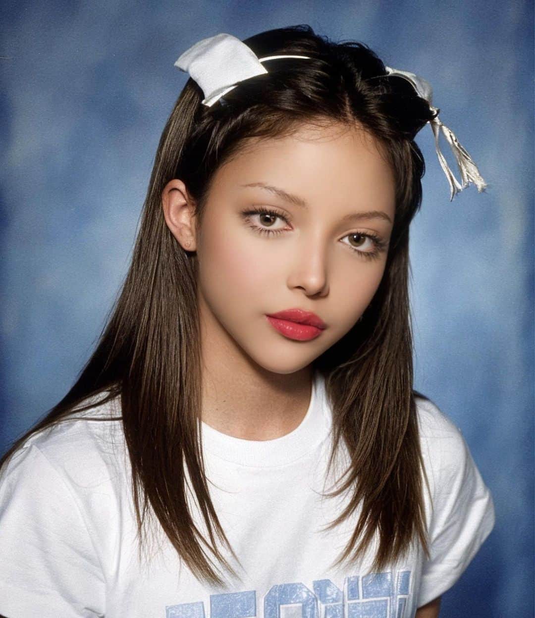 chiiiiiのインスタグラム：「Which girl is the closest to the original?👱🏼‍♀️ #yearbook」