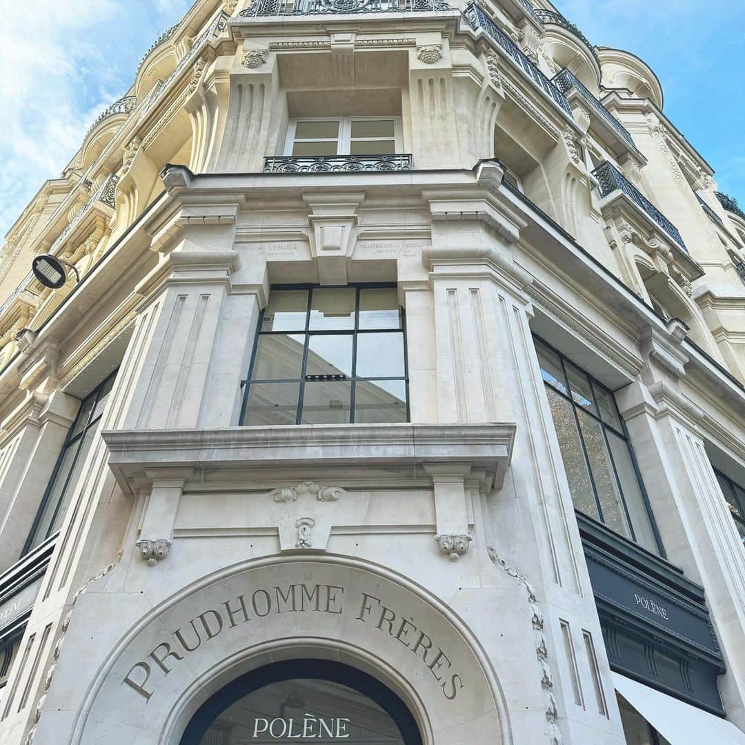 岩間恵さんのインスタグラム写真 - (岩間恵Instagram)「パリのPOLÈNE本店へ👜 アクセサリーもバッグも可愛い😮‍💨✨  #ポレーヌ #polene #poleneparis @polene_paris」9月27日 18時20分 - iwamame