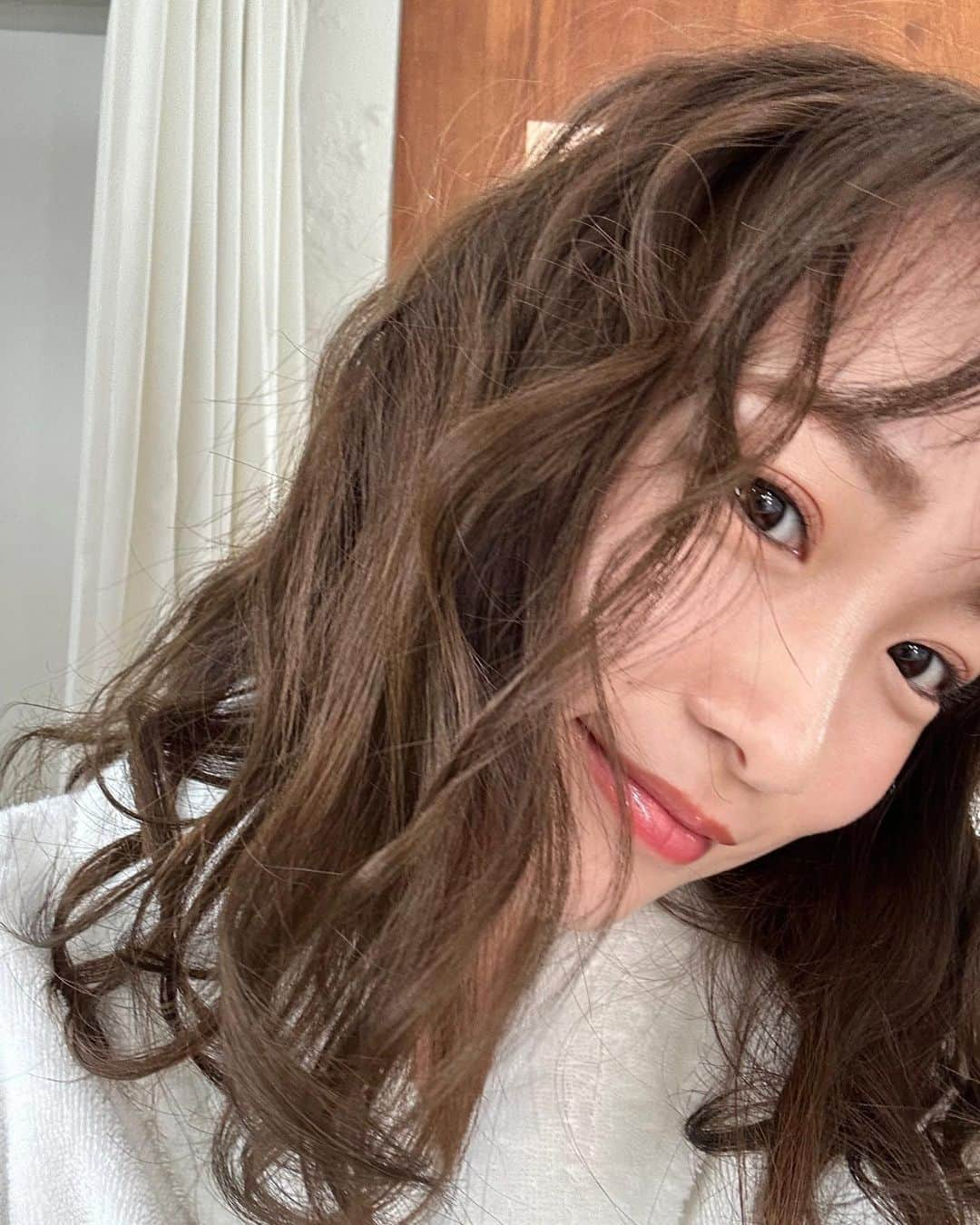 川栄李奈のインスタグラム：「撮影 ファンの方には喜んでもらえる、、はず🫣 お楽しみに♡」