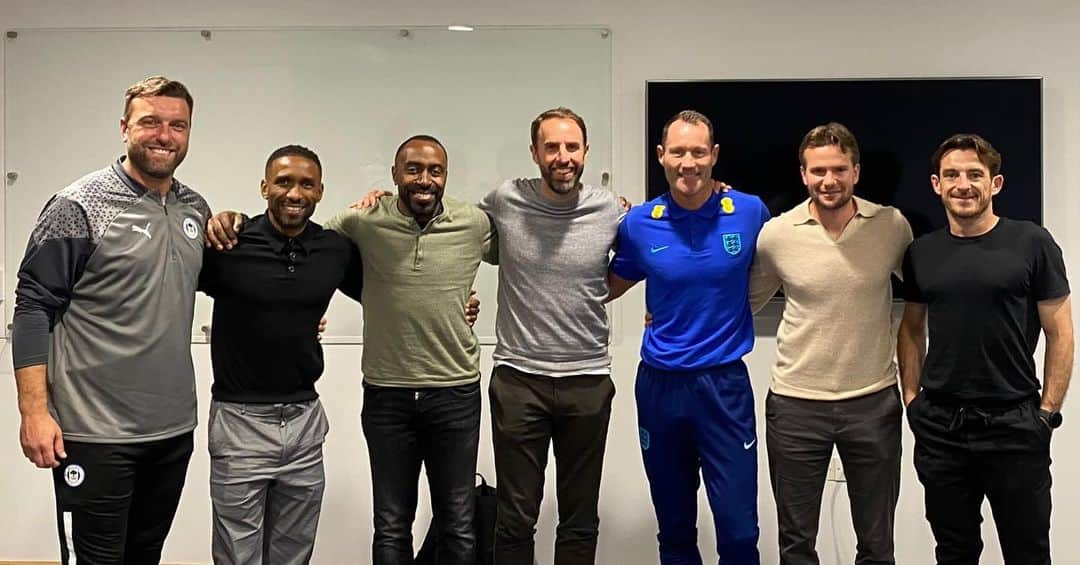 ジャーメイン・デフォーのインスタグラム：「Pleasure to spend a day with Gareth Southgate, Lee Carsley, Leighton Baines, @tomcleverley8, @vasselldotnet, @l4mbo07, @guins1 and head of coaching Tim Dittmer. A great day learning and absorbing 📝⚽️」