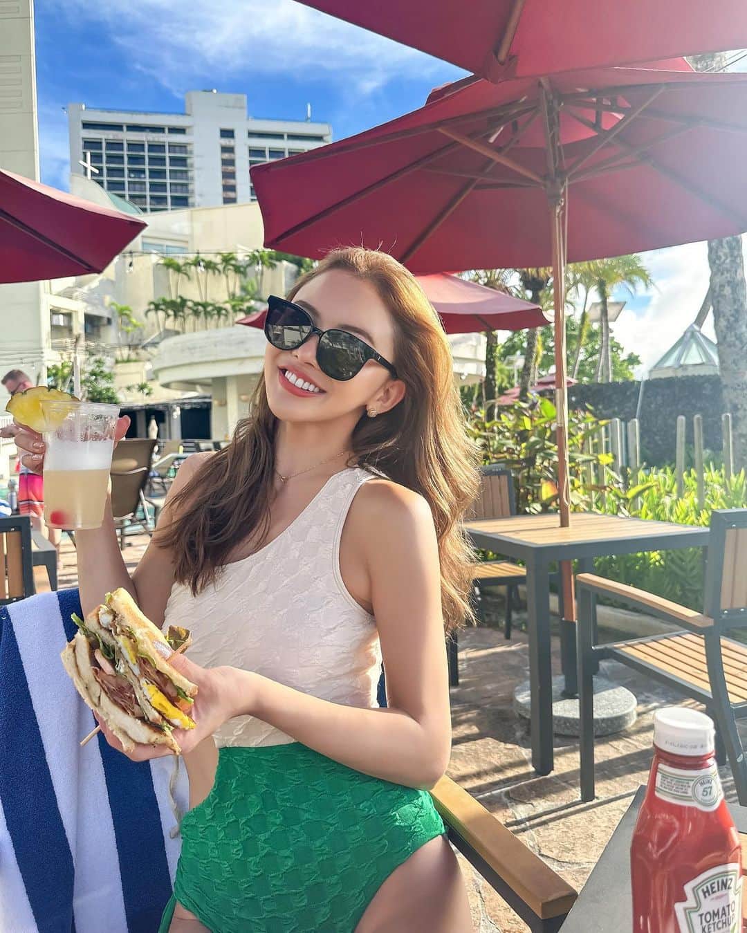カレンさんのインスタグラム写真 - (カレンInstagram)「・ 痩せたいけど 好きなモノは 好きなトキに 好きなだけ食べたい😚💪🌿  #beach #GUAM #bikini」9月27日 15時34分 - cjd_karen