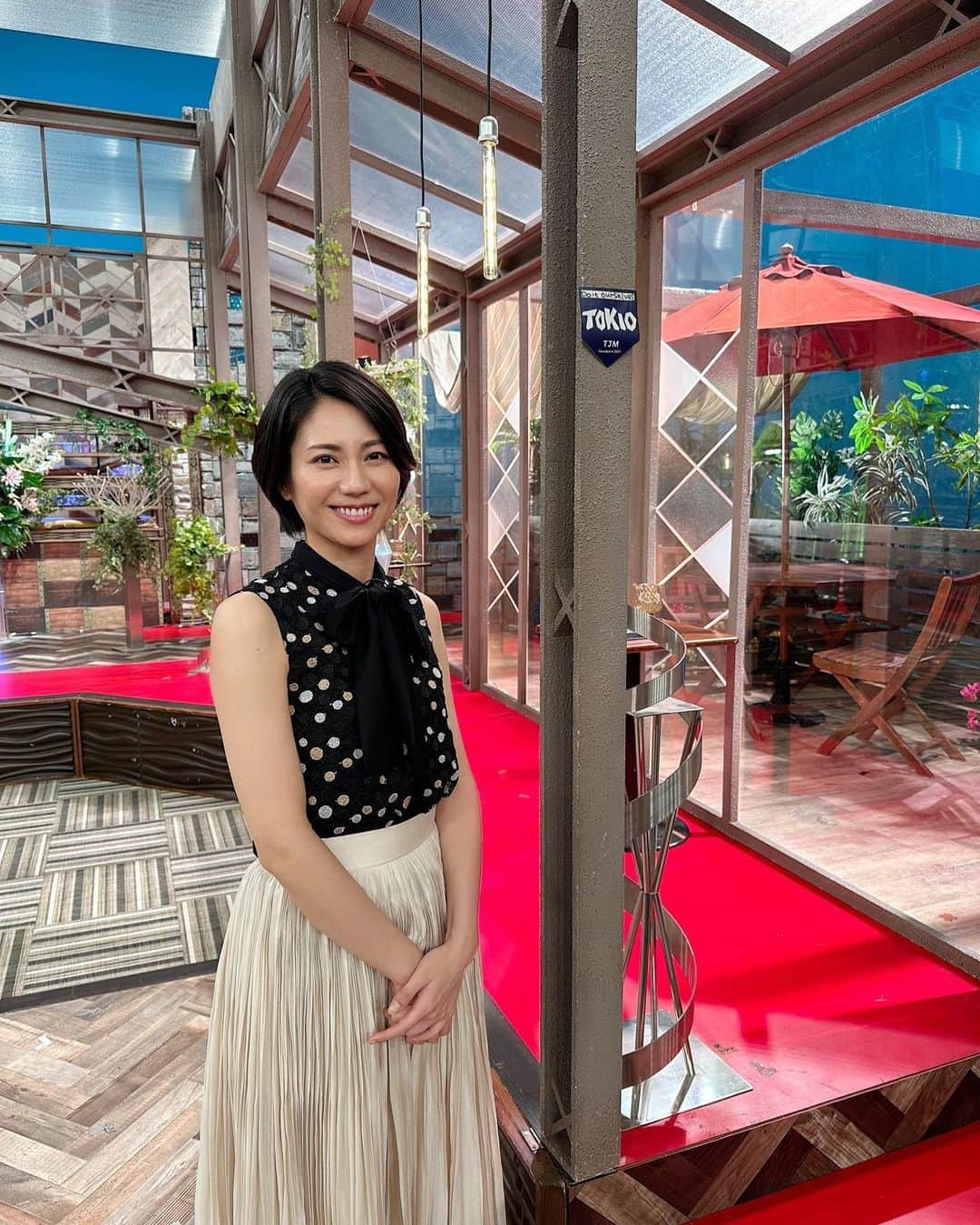 松下奈緒さんのインスタグラム写真 - (松下奈緒Instagram)「皆さんこんにちは。  今夜放送のフジテレビ「TOKIOカケル」に出演させて頂きました。  何度も出演させて頂いた番組で、たくさんの思い出がある番組です。  今夜が最後の放送になります。  是非、ご覧いただけましたら嬉しいです😊  フジテレビ「TOKIOカケル」 2023年9月27日夜11:15〜  #TOKIOカケル #松下奈緒  <衣装> ブラウス#GRACECONTINENTAL イヤリング#VENDOMEAOYAMA」9月27日 15時37分 - matsushita_nao_official