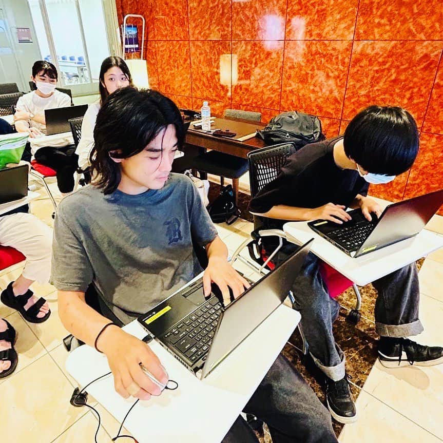 日本工学院さんのインスタグラム写真 - (日本工学院Instagram)「情報ビジネス科ホテルコースの学生が、実務で使うPC技術を学んでいる様子です🏨 . . 「#日本工学院」をチェック！！ 学生が投稿したリアルな日常風景を見ることができますよ！ . . #nihonkogakuin #専門学校 #日本工学院八王子専門学校 #日本工学院専門学校 #教職員投稿写真 #情報ビジネス科 #ホテルコース #若きつくりびと #情報ビジネス #接客サービス #ホテリエ #ホテルマン #ホテルウーマン #ホテル好き #ホスピタリティ #ホテル業界 #フロント #ホテル実習 #hotel」9月27日 16時15分 - nihonkogakuin