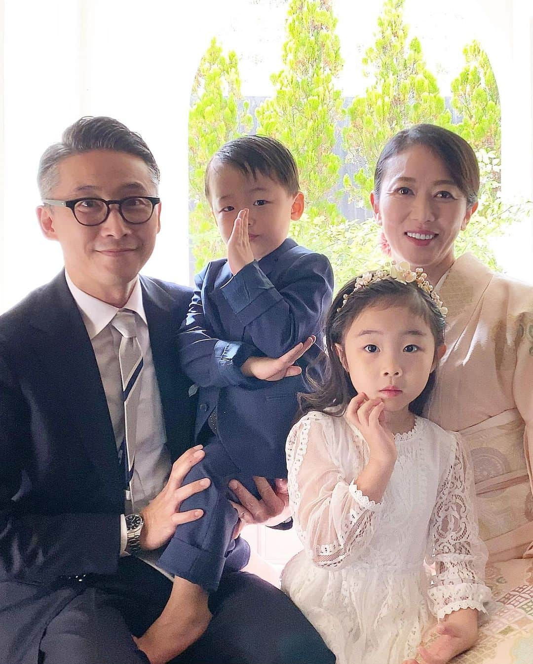 田中雅美さんのインスタグラム写真 - (田中雅美Instagram)「家族4人で結婚式に出席したのは初めてね☺️  ・ ・ 私は、姪っ子のリクエストで、お着物を着ました。  ・ ・ #姪の結婚式 #感動した #最後は涙でお化粧がひどいことになった #まぁいいか」9月27日 16時10分 - tanakamasami_official