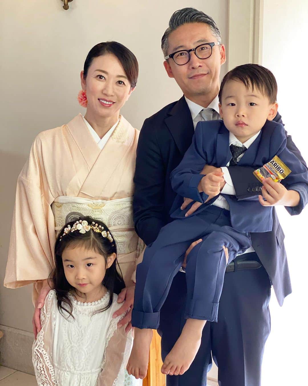 田中雅美さんのインスタグラム写真 - (田中雅美Instagram)「家族4人で結婚式に出席したのは初めてね☺️  ・ ・ 私は、姪っ子のリクエストで、お着物を着ました。  ・ ・ #姪の結婚式 #感動した #最後は涙でお化粧がひどいことになった #まぁいいか」9月27日 16時10分 - tanakamasami_official
