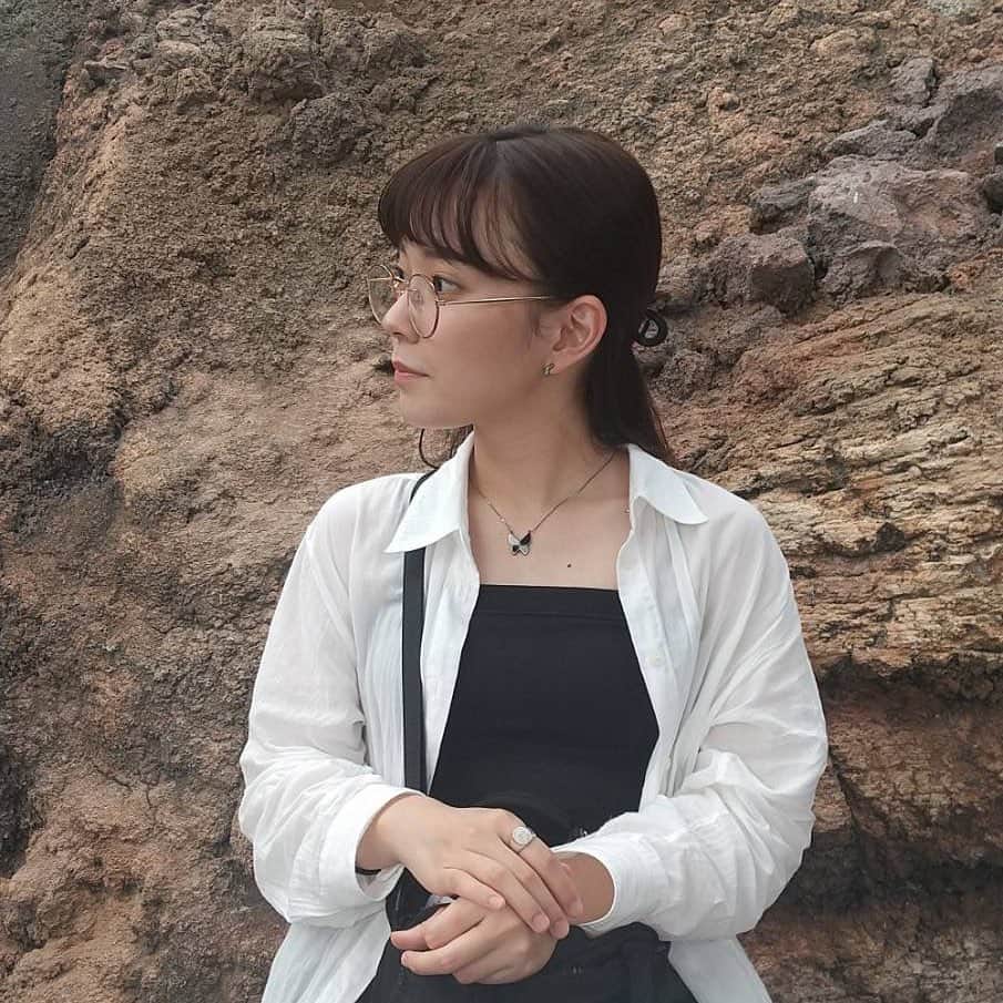 小向なるさんのインスタグラム写真 - (小向なるInstagram)「🕶🦋♡  #holiday #brownhair #silverjewelry #メガネコーデ #休日散歩」9月27日 16時12分 - naru.komkai