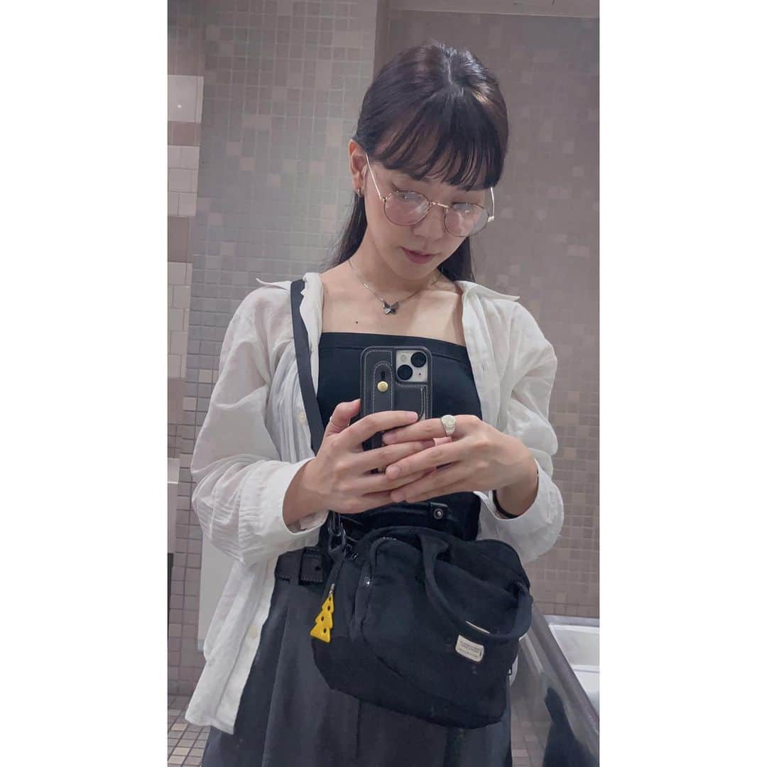 小向なるさんのインスタグラム写真 - (小向なるInstagram)「🕶🦋♡  #holiday #brownhair #silverjewelry #メガネコーデ #休日散歩」9月27日 16時12分 - naru.komkai