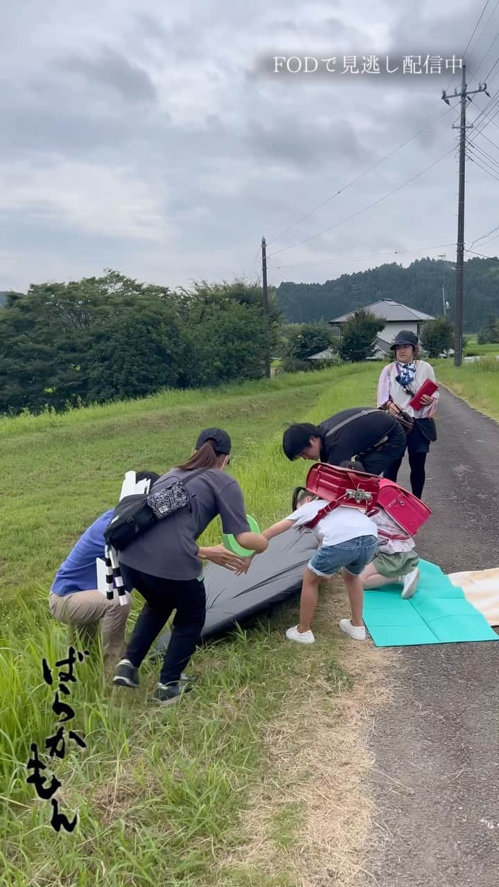 ばらかもんのインスタグラム：「⋱ #ばらかもん 蔵出しメイキング集☀️⋰  未公開のメイキングを集めてみました😊 ばらかもんの夏の思い出集です🍉🎐🩵🫧  最終話のTVer配信は 今夜10時54分まで！ プロフィール欄のリンクからご覧ください！ @barakamon_drama   FODは全話配信中です👒  #杉野遥亮 #宮崎莉里沙  #フジテレビ」