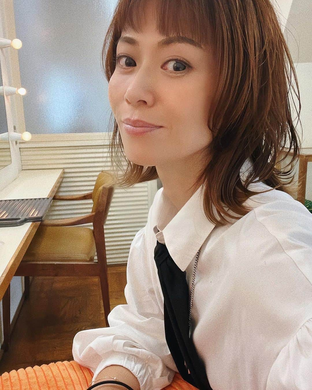 畑野ひろ子さんのインスタグラム写真 - (畑野ひろ子Instagram)「先日の @roraima.daikanyama にて✂️  仕上げは、アイロンでゆるーく巻いてもらいました。 地毛は直毛なので、またエアウェーブをかけたらどんな感じかな、、、と🤔」9月27日 16時21分 - hiroko_hatano_