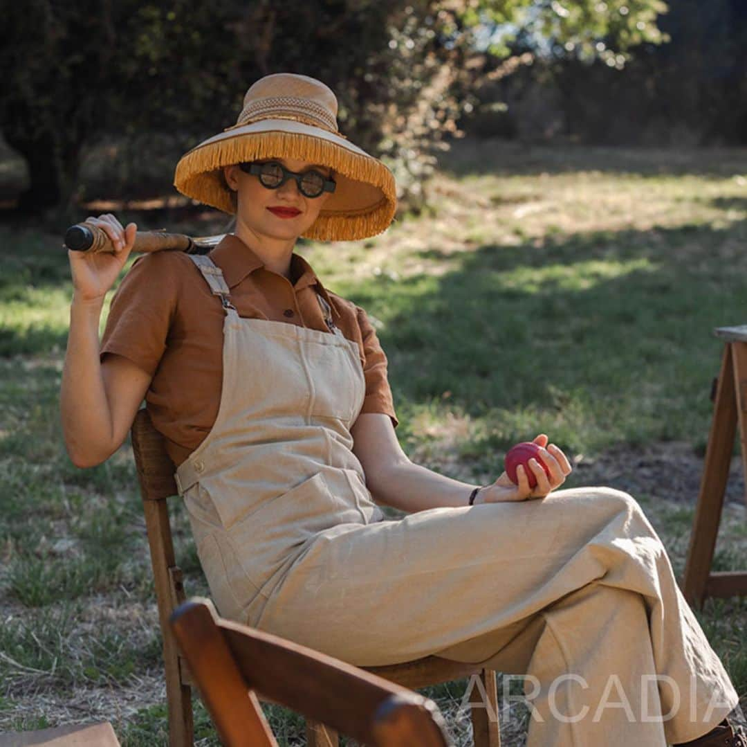 さんのインスタグラム写真 - (Instagram)「Who’s excited to meet Sadie? The coolest MF in the Women’s Land Army with the slickest hat/sunglasses combo and the meanest hand in a little old game called Vigoro. 😎 @whilethemenareaway out on SBS and SBS on demand TODAY」9月27日 7時35分 - gemma