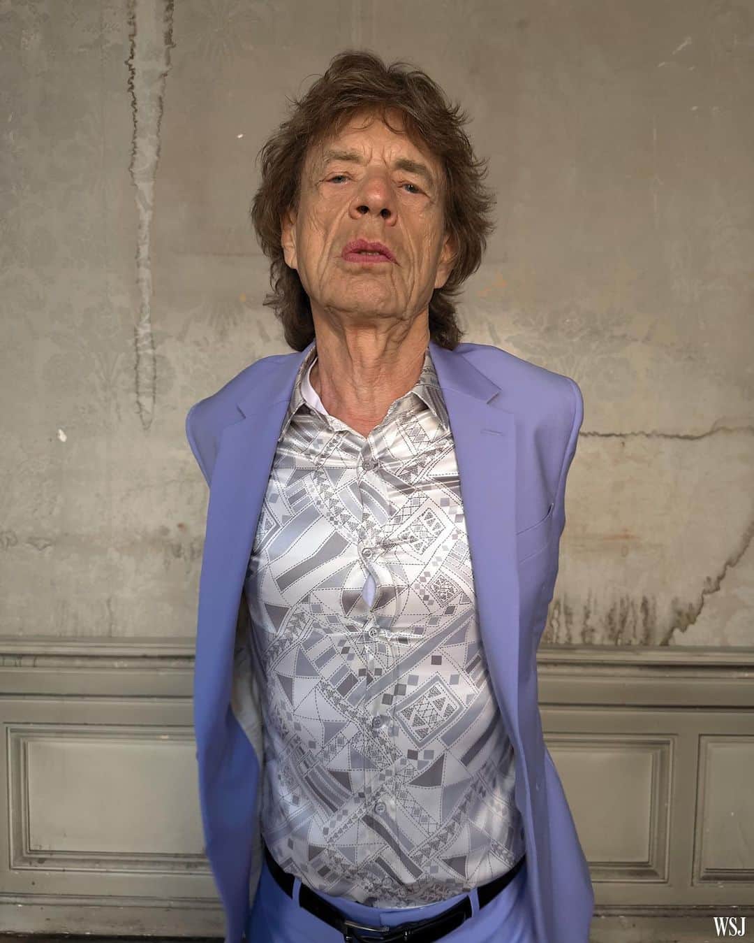 Wall Street Journalさんのインスタグラム写真 - (Wall Street JournalInstagram)「Mick Jagger was supposed to be singing “Start Me Up” in stadiums across the U.S. this year. Instead, the Rolling Stones in April made an inside joke via social media: a 1972 photograph of a debauched Keith Richards next to a sign that reads: “Patience Please… A Drug Free America Comes First!” The message? Stones fans can’t always get what they want.⁠ ⁠ “I wanted to have the summer off,” Jagger tells @wsjmag with a laugh during a video call from Italy on a sunny day in August, despite speculation about illness or injury.⁠ ⁠ Jagger, 80, deserved “to take it a bit easy,” as he put it. The Stones may not tour as exhaustively as they once did, but they remain among live music’s biggest draws, hitting the road nearly every year for the past decade. Jagger has a 6-year-old son with his girlfriend, Melanie Hamrick. In 2019, he underwent a successful heart procedure.⁠ ⁠ On top of all this, the Stones’ promotional machinery has been cranking into high gear to support the release, in October, of “Hackney Diamonds,” the band’s first album of original material in 18 years. Tackling the album and touring simultaneously would have wiped him out, Jagger says. So he made an executive decision to stay home. A happy, healthy Mick Jagger is a happy, healthy Rolling Stones.⁠ ⁠ “I’m very lucky to be so healthy,” he says, downplaying how he eats carefully and hits the gym almost every day. “It’s luck more than anything. Just genetic.”⁠ ⁠ Read more at the link in our bio. ⁠ ⁠ 📷️: @juergentellerstudio for @wsjmag」9月27日 8時02分 - wsj
