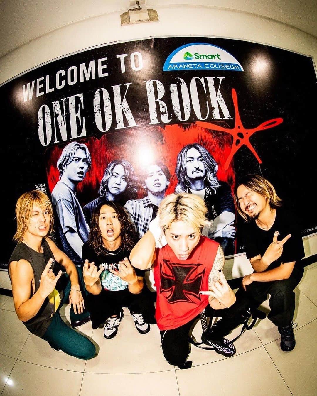 ONE OK ROCK WORLDのインスタグラム：「- ONE OK ROCK LUXURY DISEASE ASIA TOUR 2023  PHILIPPINE MANILA! お疲れ様でした！ - #oneokrockofficial #10969taka #toru_10969 #tomo_10969 #ryota_0809 #Manila #ONEOKROCKinMNL2023! 🤘  photo by @RuiHashimoto」