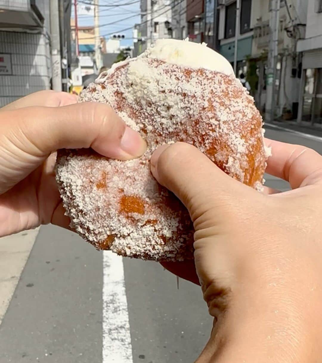 Coffee & Toast Tokyoのインスタグラム：「"とろとろ"はちみつ&チーズぱん‼︎ 💛🤍💛🤍💛🤍💛🤍💛  “ I have never met a problem that cheese couldn’t solve!”  はちみつを塗ってパンに"とろとろ"チーズ‼︎  たっぷりのチーズにがぶりつきたまらんです😋😋😋  . . . . #とろとろはちみつチーズぱん #チーズ  #cheese  #はちみつ  #honey  #はちみつチーズ   #とろける  #三軒茶屋ランチ  #世田谷線カフェ  #パンスタグラム  #東京カフェ  #三軒茶屋カフェ #三軒茶屋  #パン #三茶カフェ  #三茶 #田園都市線カフェ #コーヒーアンドトースト  #coffeeandtoast #foodie #foodielife」