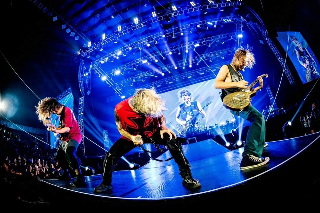 ONE OK ROCKのインスタグラム：「Manila!! ONE OK ROCK LUXURY DISEASE ASIA TOUR 2023  #ONEOKROCK #LuxuryDisease #Manila  photo by @ruihashimoto」
