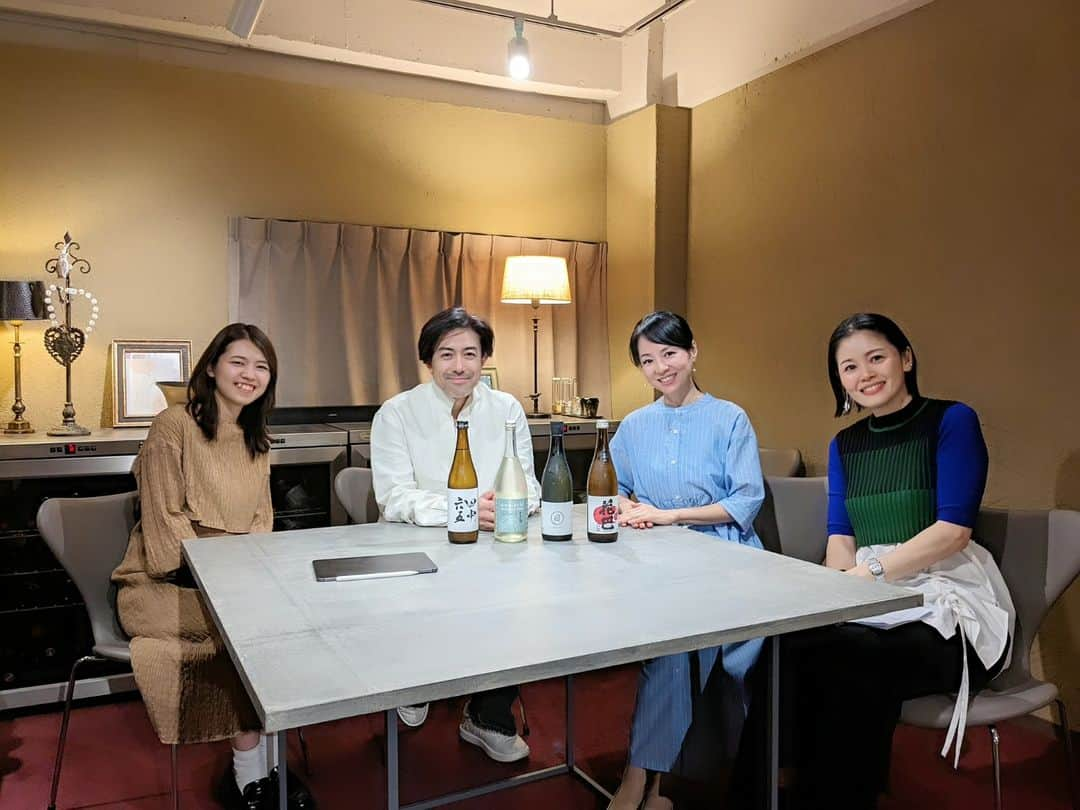 近藤淳子さんのインスタグラム写真 - (近藤淳子Instagram)「おはようございます✨ 先日、外苑前のモダンベトナム料理【An Di 】にてSAKE　MEETING。これまで開催したことのない新スタイルで、企業様とのコラボレーションです。  日本酒やペアリングの可能性を、お客様の知的好奇心をくすぐり、どう体感いただくのか、想いをかたちにしていく時間も最高に好きです。  この度、お世話になるオーナーソムリエ大越基裕氏のご著書≪ロジカルペアリング　柴田書店≫は、発売一か月にして増刷決定とのこと。  珠玉の日本酒、大越氏のプロ解説、季節の日本食材による新感覚べトナミーズ、内装デザインなど……お客様に幸あるひとときを過ごしていただけますよう、身心をこめて整えていきます。  #アンディ #日本酒ペアリング #日本酒イベント #モダンベトナミーズ #幸せのてんとう虫  @moto_okoshi  @andivietnamese」9月27日 9時21分 - kondo_junko_