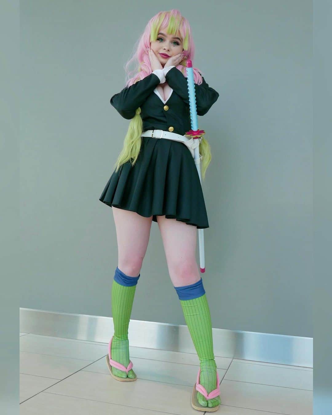 レベッカのインスタグラム：「🩷••🩷••🩷••💚」