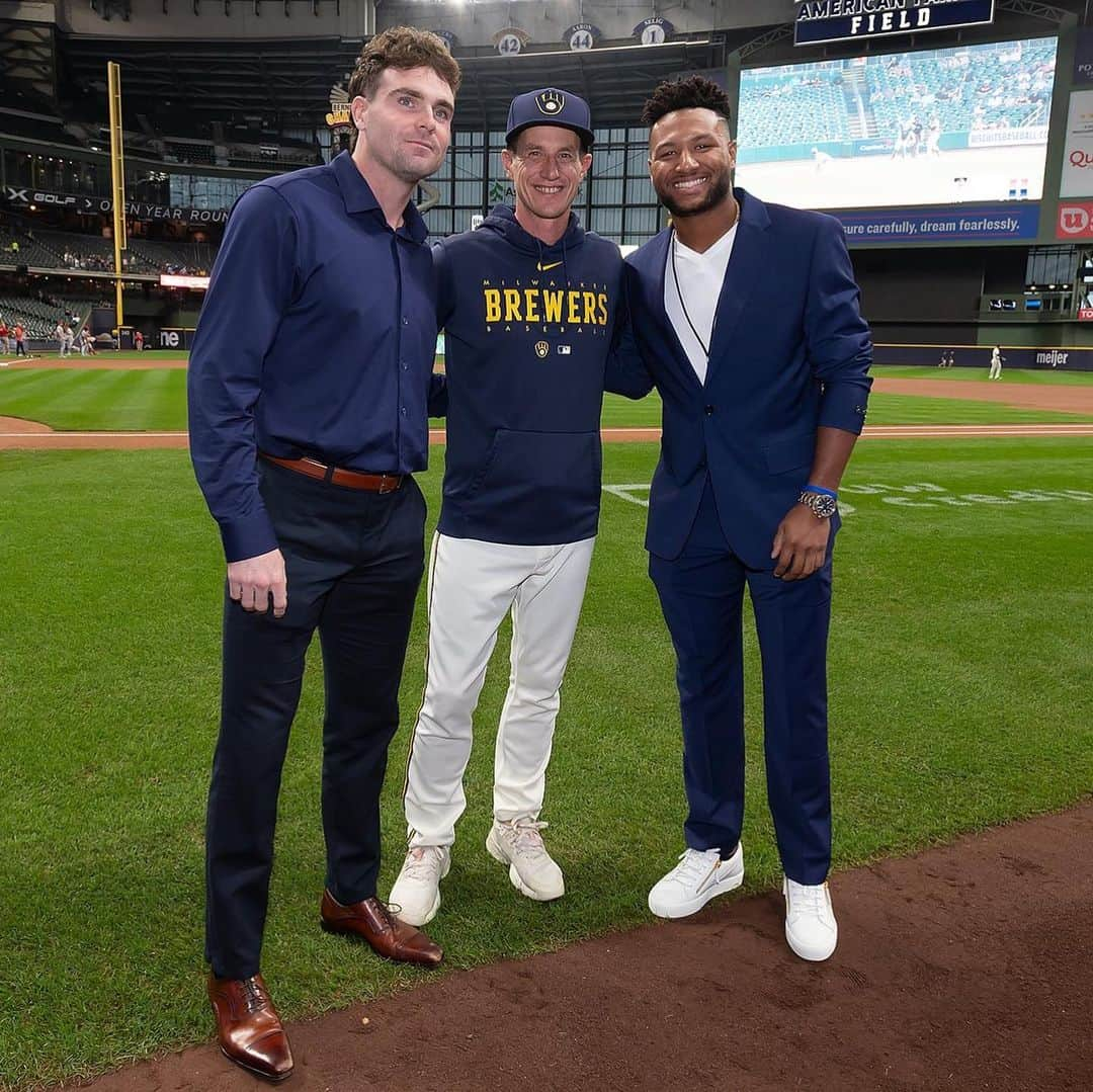 ミルウォーキー・ブルワーズさんのインスタグラム写真 - (ミルウォーキー・ブルワーズInstagram)「Phenomenal talent at every level.    Congratulations to our Minor League Co-Players of the Year, Tyler Black and Jackson Chourio, and our Co-Pitchers of the Year, Robert Gasser and Carlos Rodriguez.  #ThisIsMyCrew」9月27日 9時42分 - brewers