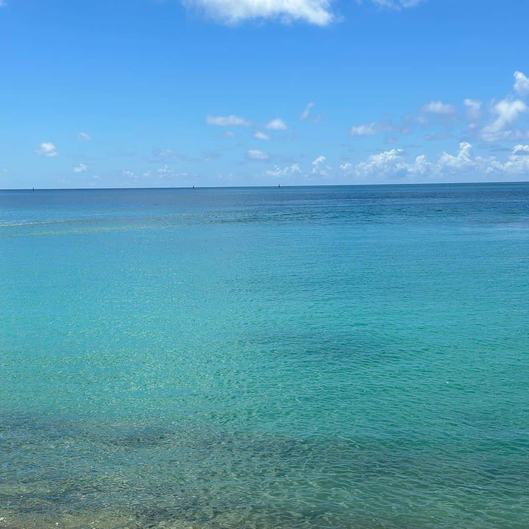 富田麻帆さんのインスタグラム写真 - (富田麻帆Instagram)「海を見ながらボーッと何時間でも過ごせる。  #沖縄 #沖縄旅行 #海」9月27日 9時51分 - maho_tomita6261