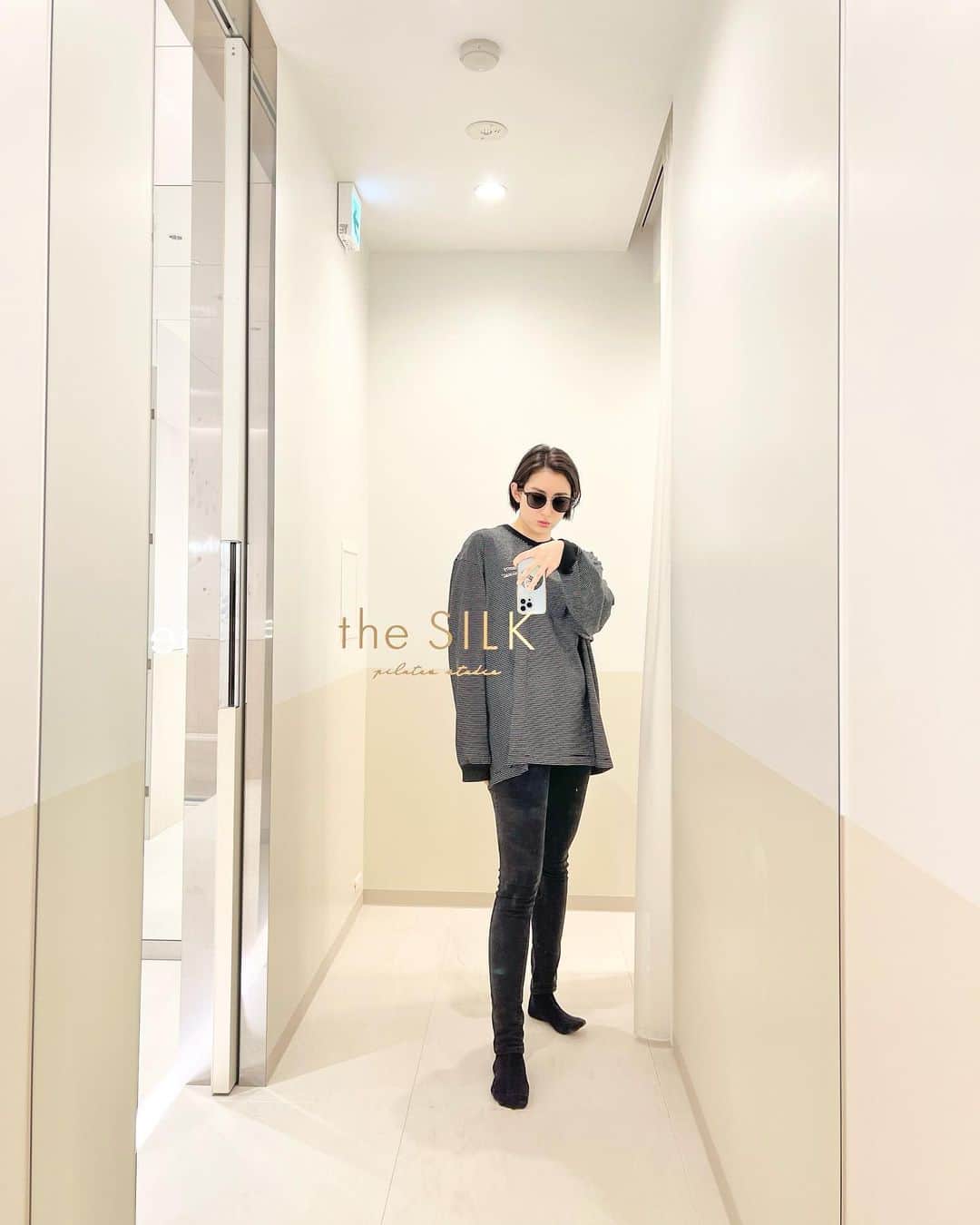 早見あかりさんのインスタグラム写真 - (早見あかりInstagram)「_ ⁡ #早見あかりのITHINK 早口でベラ喋りしてます🤣🤣 ⁡ 酵素浴 整体 エステ キックボクシング ピラティス ⁡ からだに良いことでもストレスがかかると意味がないから自分に合うものを見つけることが大事！いまのわたしはたくさんのプロの力をかりて、健康に生きることをテーマにしてます！ ⁡ みんなの健康のヒントになれば！ぜひ聴いてね ⁡ ⁡ #だーいぶまえの写真 #髪短いね #タグ付けしてあるよ #pr」9月27日 10時02分 - akari_hayami_official