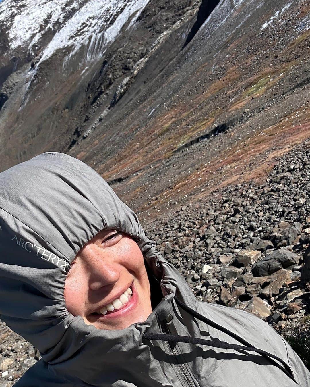 松島エミさんのインスタグラム写真 - (松島エミInstagram)「Nature does it best✨  Thx for the 📹 @tempeiphotography   . .  #lake#lakelife#hiking#backpacking#mountainlovers#girlswhohike#optoutside#outdoorsy#naturelovers#adventure#roadtrip#canada#squamish#hikingadventures#neverstopexploring#alpinelake#arcteryx#hikemore#gorp#gorpcore#garibaldi#canadabc#explorebc」9月27日 10時02分 - emimatsushima