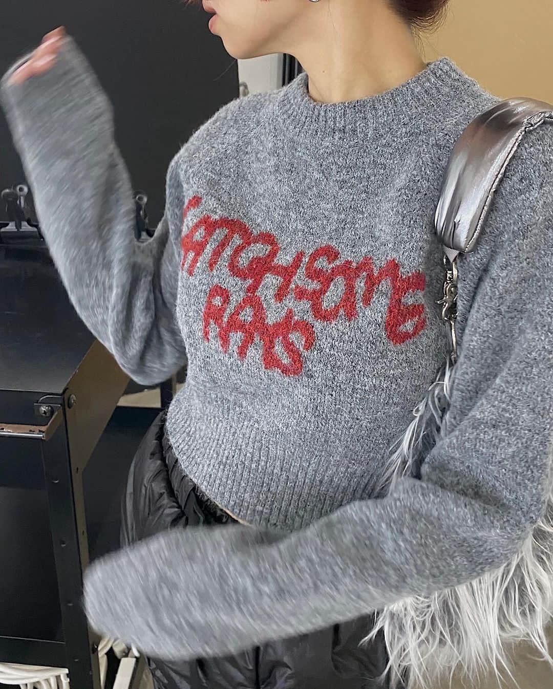 のインスタグラム：「ㅤㅤㅤㅤㅤㅤㅤㅤㅤㅤㅤㅤㅤ 今週発売のknitはgrayがｽｷ 涼しくなってきたし今からめちゃくちゃ丁度いい厚みです❤️‍🔥 ㅤㅤㅤㅤㅤㅤㅤㅤㅤㅤㅤㅤㅤ コンパクトだから何にでも合うし 他のカラーも全部かわいくてｵｽｽﾒ👽💙 ㅤㅤㅤㅤㅤㅤㅤㅤㅤㅤㅤㅤㅤ 9/29新作入荷です ㅤㅤㅤㅤㅤㅤㅤㅤㅤㅤㅤㅤㅤ #LAGUAGEM」