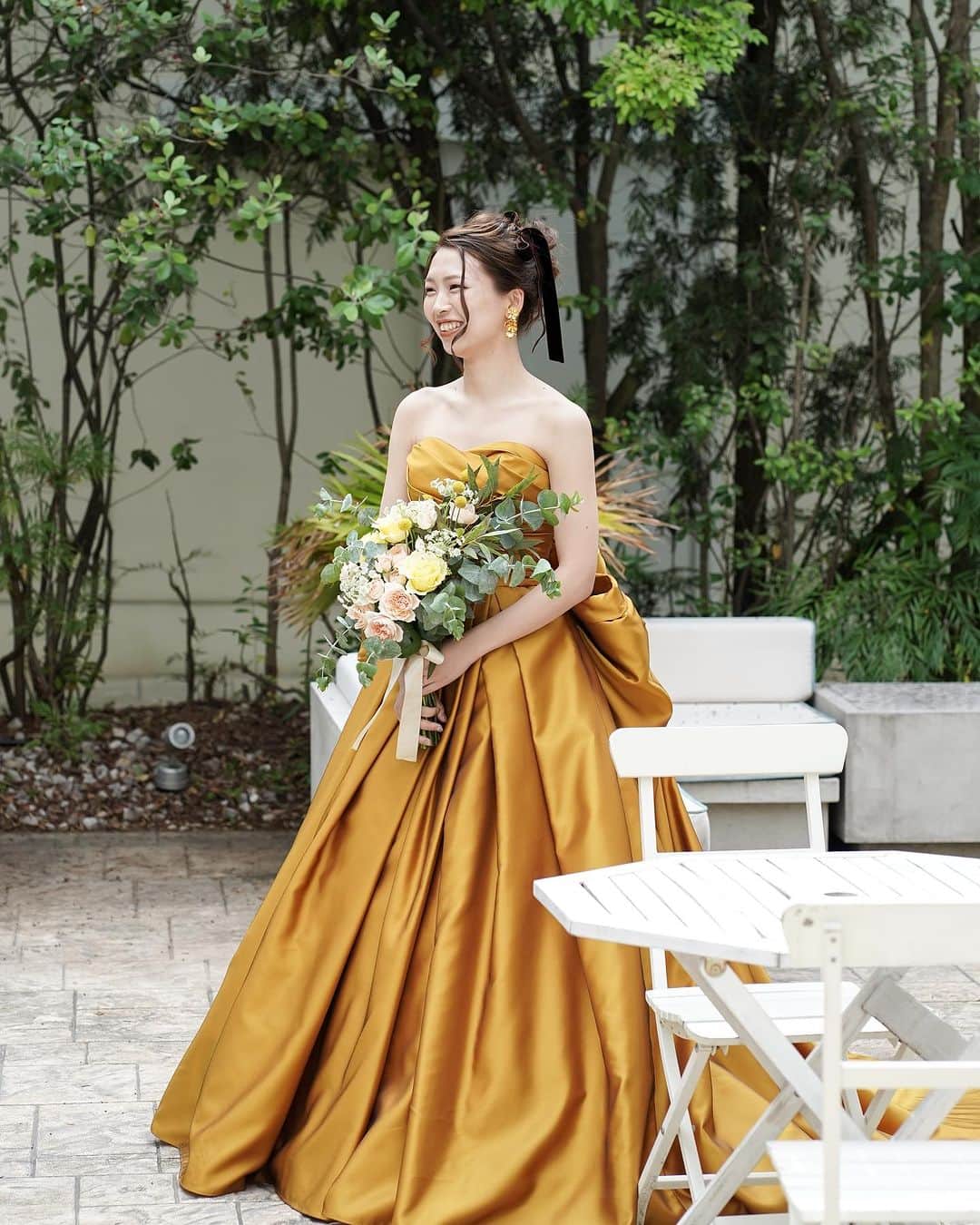 ルシアスガーデンのインスタグラム：「. .  bride👰🏼‍♀️💛💐  . . ＿＿＿＿＿＿＿＿＿＿＿＿＿＿＿＿＿＿＿＿  ルシアスガーデン【LUSCIOUS GARDEN】  🌿 空と緑に包まれる開放的なリゾート空間 🌿 1200坪の広大な邸宅を1組で贅沢に貸切ウェディング 🌿 プール付き全天候型テラスでの料理パフォーマンス 🌿 大事な家族 ペットも一緒にウェディング  ▷ブライダルフェア開催中 詳細は @luscious_garden  プロフィールURLよりご予約可能です🍃  ▷ #ルシアスガーデン で検索🔍 @luscious_garden のフォロー #ルシアスガーデン  #lusciousgarden  の投稿をお待ちしております🤍✨ ＿＿＿＿＿＿＿＿＿＿＿＿＿＿＿＿＿＿＿＿  #ウエディング#wedding#ゲストハウス#ブライダル#結婚式準備#尼崎結婚式場#結婚式レポ#プレ花嫁#大阪プレ花嫁#日本中のプレ花嫁さんと繋がりたい#プレ花嫁さんと繋がりたい#式場見学#式場選び#式場探し#ブライダルフェア#大阪結婚式#兵庫結婚式#尼崎結婚式場#花嫁#花嫁diy#卒花#卒花嫁レポ#ウェディングフォト#前撮り#前撮りポーズ#前撮り和装#後撮り#和装前撮り#ルシアスガーデン#lusciousgarden」