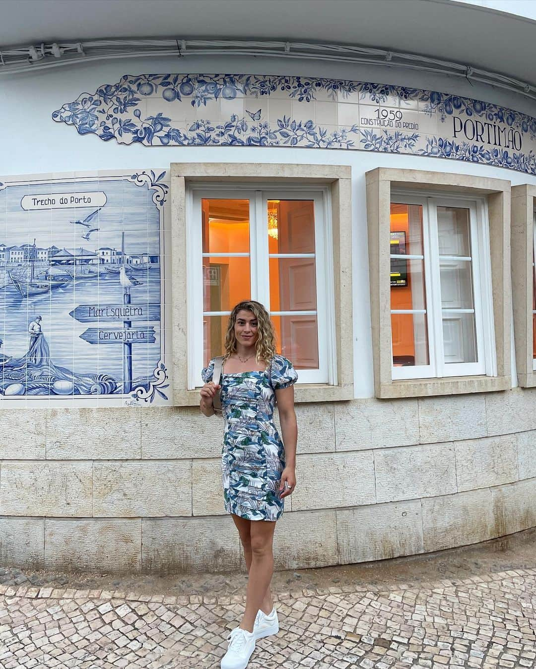 ヘレン・マロウリスさんのインスタグラム写真 - (ヘレン・マロウリスInstagram)「Just trying to match the vibes of Portimao, Portugal 💙💙💙」9月27日 10時18分 - helen_maroulis