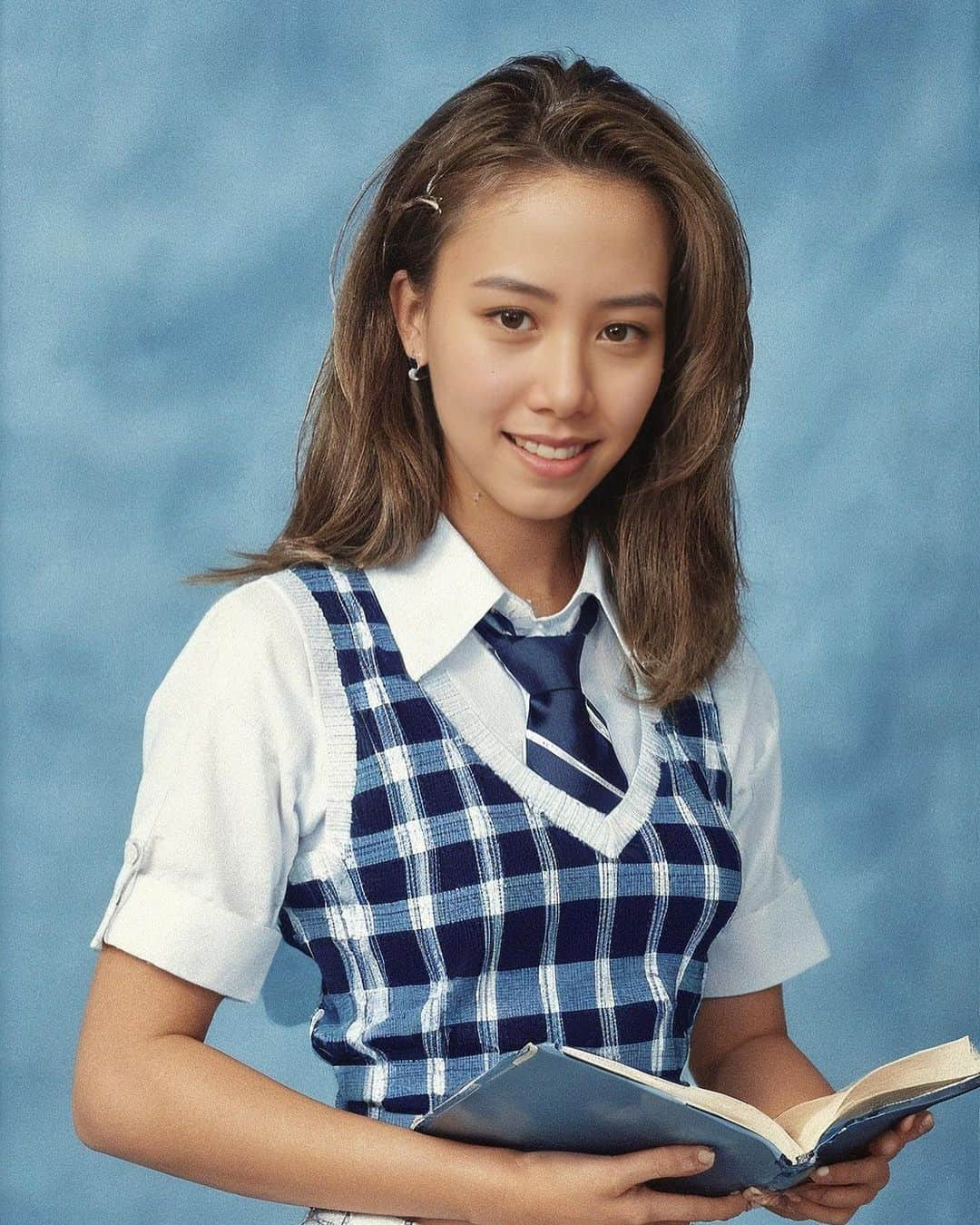 草野絵美のインスタグラム：「Yearbook 99🥵🔥📚 Which Emi is your favorite?」