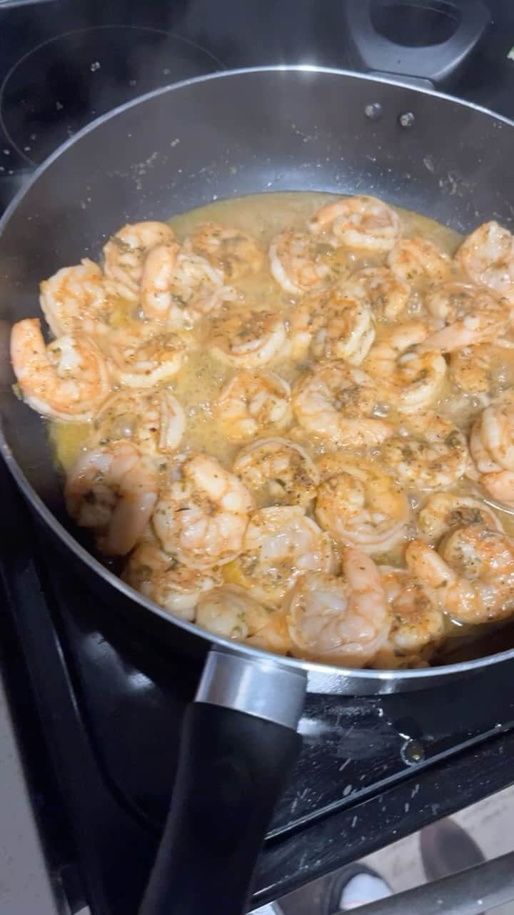 マイク・ロジャースのインスタグラム：「I told @djtwinchi bout to start being 25 a plate lol ! #cookingwithrodgerdat page coming soon!」