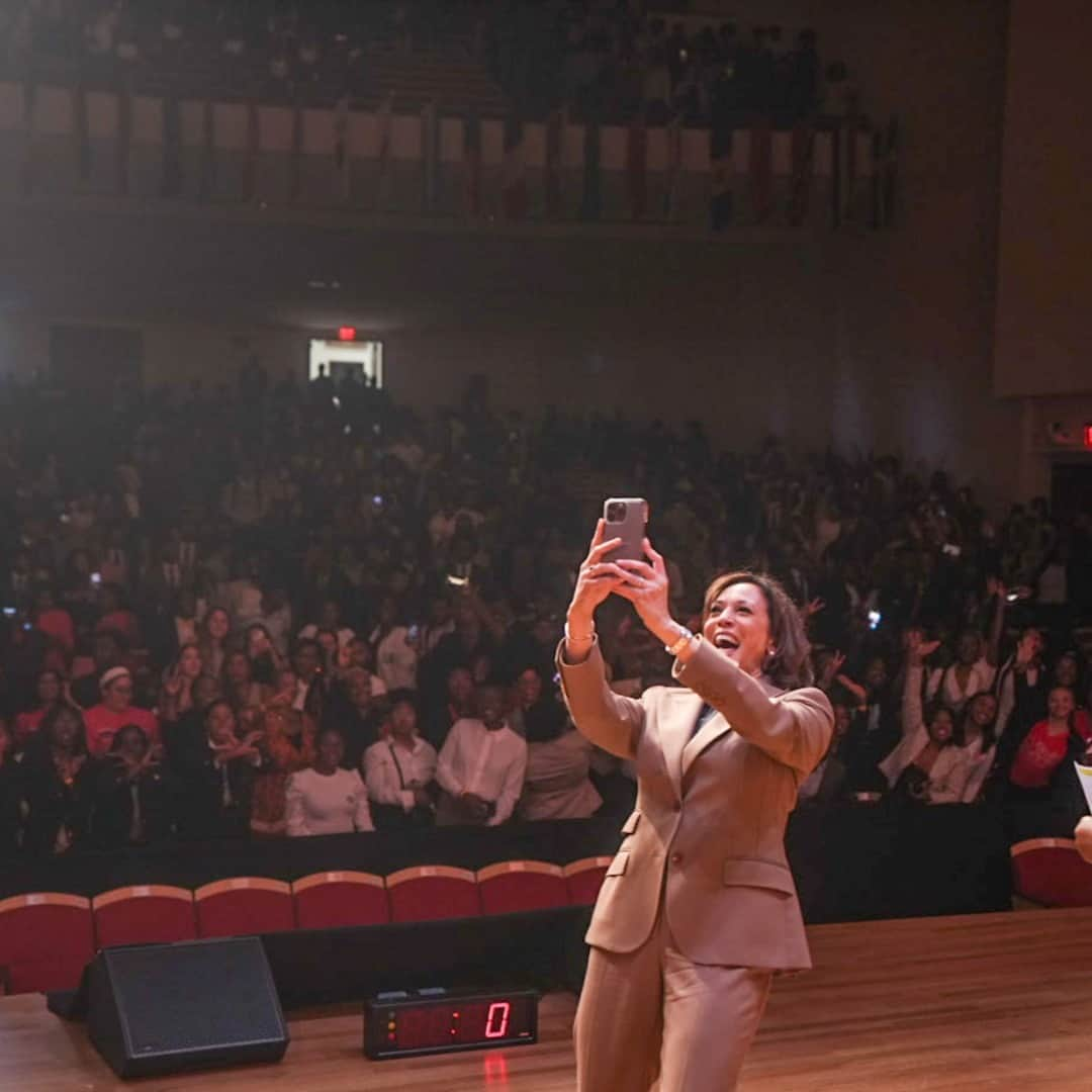 ジョー・バイデンのインスタグラム：「I know our future is bright because of our nation’s young leaders. Thank you to @morehouse1867, @spelman_college, @cau1988, and @morrisbrownatl for hosting me during #HBCUWeek for the latest stop on our Fight for Our Freedoms College Tour.」