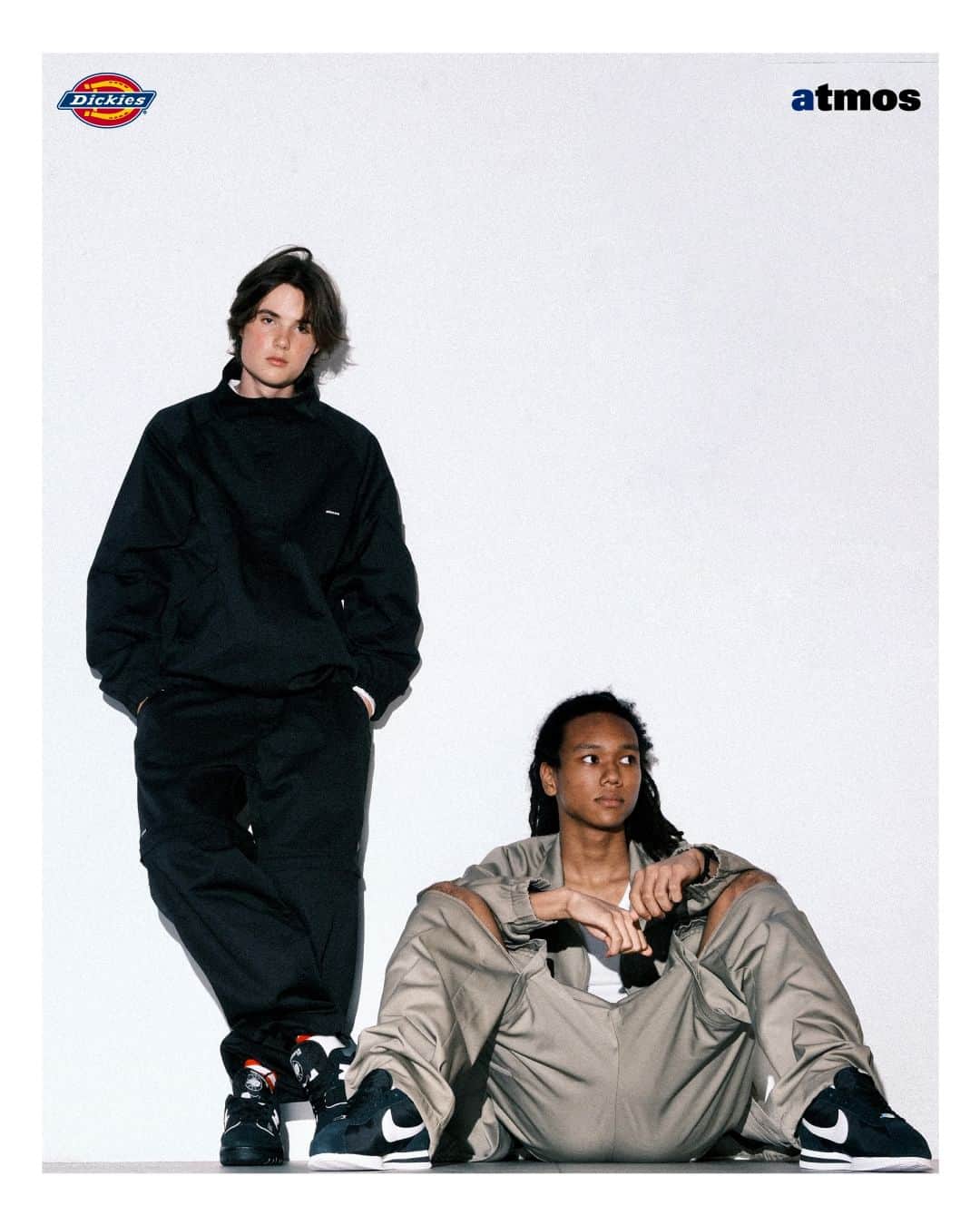 のインスタグラム：「⚡️McGuffin Street News⚡️  アメリカ発の老舗ブランド「Dickies」と「atmos」がタッグを組み、ワークテイストにスポーティさをミックスしたトラックジャケットとパンツを発売。  @atmos_japan  @atmos_apparel @dickies_jp   アメリカ発のワークウェアブランドの「ディッキーズ」と「アトモス」が最新別注アイテムを発売。 ヘビーデューティなワークウェアに端を発する「ディッキーズ」とのアイテムは、「アトモス」オリジナルデザインのトラックジャケット、パンツを展開。 ジャケットは、ドローコードで裾が絞れるため防風対策やスタイルに合わせてシルエットのチェンジが可能。裏地にはメッシュ素材を使用して通気性にも特化。フロントの左胸には、「アトモス」のロゴがアクセントとして刺繍されている。 フルレングス、ショーツにもなる2WAYなイージー仕様の多機能パンツは、Dカン、セルフォンポケット、裾ドローコードといったユーティリティ性の高いディテールを網羅。こちらも左膝に「アトモス」の刺繍をあしらっている。 どちらも「ディッキーズ」の定番素材であるソフトな質感なポリエステルとコットンを混紡したTCツイル素材を採用。ポリエステルを交えているためシワになりにくく、速乾性も完備。カラー展開は、ベージュ、ブラックの2色をラインナップ。「アトモス」らしくファッション的な要素をワークテイストに組み込んだ新作の別注アイテム。  本商品は9月25日(月)よりatmos-tokyo.comにて抽選受付開始。9月30日(土)よりatmos各店(一部店舗除く)、 atmosオンラインにて展開。  #atmos #dickies」