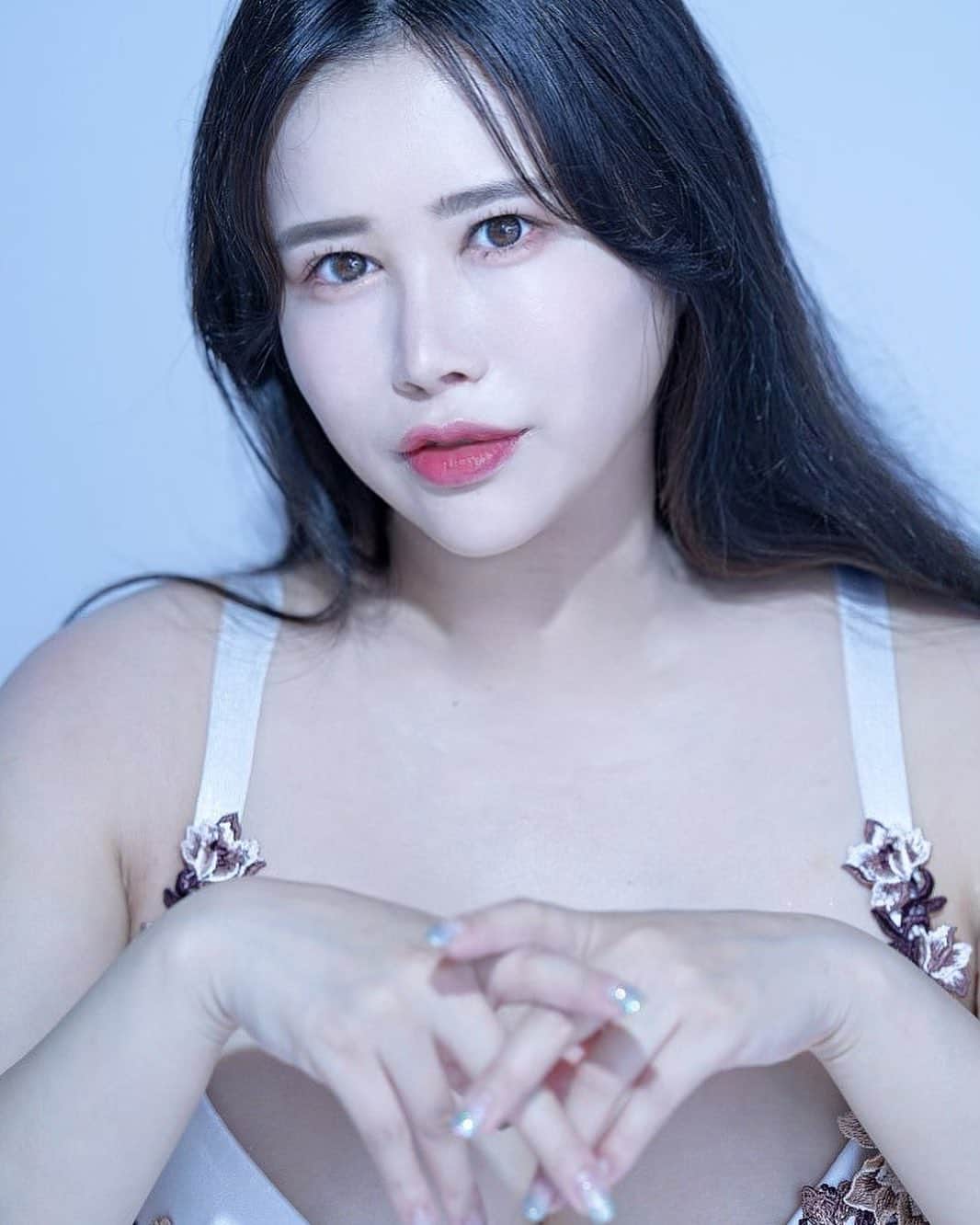 葉月美音のインスタグラム：「shooting📸✨  #葉月美音 #叶月美音 #mionhazuki  #巨乳 #onlyfans  #インスタグラビア #エロ #グラビア #gravure #tokyo  #sexybody  #sexyhot #instagravure #tagsforlikes #エロスタグラム  #Japan #japanesegirl #youtube  #asiangirls #asianbeauty #boobs #asianmodel #天使と女神のハーフ #美乳美女 #性感内衣 #性感 #性感美女 #扎心 #ビジョビ #カメラ好きな人と繋がりたい」