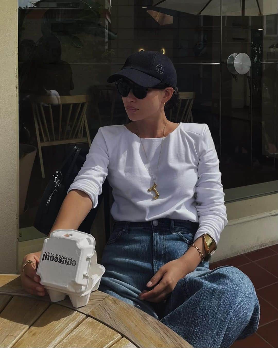 JUNNAさんのインスタグラム写真 - (JUNNAInstagram)「みんなバラバラのフライトで韓国集合✈️🇰🇷  朝カフェでゆっくりスタート @eggseoul.official   今回の韓国旅は @_emiko123__ のアテンド ネイティブえみこの韓国語に感動した旅 えみこがスケジュールを組んでお店もセレクトしてくれて大満喫の2泊旅でした♡  3色買ってしまったお気に入りの着痩せパワショルロンT #ETREボートネックボールドショルダープルオーバー デニムもお気に入りで2色getした @yanuk_official  カラッと晴れた秋の韓国旅にぴったりでした♪  2人もETRÉのトップス @_emiko123__ / #ETREサムホールメッセージロンTee (大阪限定) @etretokyo_sorami / #ETREシアーテレコレイヤードロンTee  #韓国旅行#韓国 #junna✈️」9月27日 11時25分 - junna