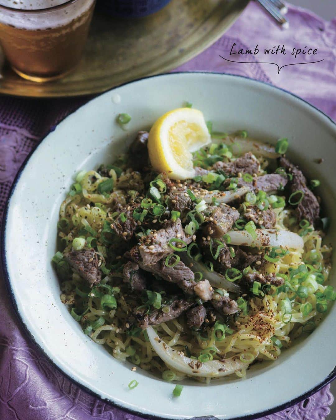 小堀紀代美さんのインスタグラム写真 - (小堀紀代美Instagram)「『ごはんのように食べる麺』（扶桑社）発売となりました。＊表紙は2枚目に  汁あり汁なし、温かいも冷たいも、あえるだけ、のっけるだけ、、、etc。中華麺、うどんそうめん、パスタ、、、、和洋中、エスニックと味わいも色々。麺だけで1冊の本が出来上がりました。  素材から旨みを引き出して、作り方のところどこにちょっとしたコツ、素材の組み合わせや作り方でおいしくなるように工夫をしています。(カツオ昆布だしをとって使うものもあるけれど、、、どの汁もギリギリの量で！多くなると調味料多めで塩分多めになり、そして旨みも薄まってしまうので）  麺料理ってなんとなく「ささっと麺にする？」とか「何か麺でいいかな」と言いがち、、、（私も、笑）そんな良さもあるのが「麺」🍝（〆にもなるしね。）  でも、ちょっと時間のある時は、ご飯のおかずを作るのと同じように向き合ってみると、バランスのとれたちゃんとした食事にもなるし、おもてなしの時の〆にもよかったり。（TKG🥚🍚ならぬTKUうどんバージョンもあります。作り置きそぼろ数種なども）  「今日も、麺にしよう！」「今日は何が食べたいかな、どれを作ろうかな？」と、日常の中で活用していただけたら嬉しい1冊です🍲  どうぞよろしくお願いいたします。  デザイン：鳥沢智沙さん @sunshinebird.g  撮影：山田耕司さん スタイリスト：久保田朋子さん　@eggstand  取材・構成：加藤洋子さん 編集：渡邊みどりさん  ＊＊＊＊＊＊＊＊＊＊＊＊＊＊＊＊＊＊＊＊＊＊＊ 本日、14時過ぎからクリス智子さん　@chris_tomoko の番組にGOOD NEIGHBORS : J-WAVE 81.3 FM RADIOに出演させていただきます。こちらもどうぞよろしくお願いいたします。（Radicoのアプリでもぜひ！）」9月27日 11時37分 - likelikekitchen