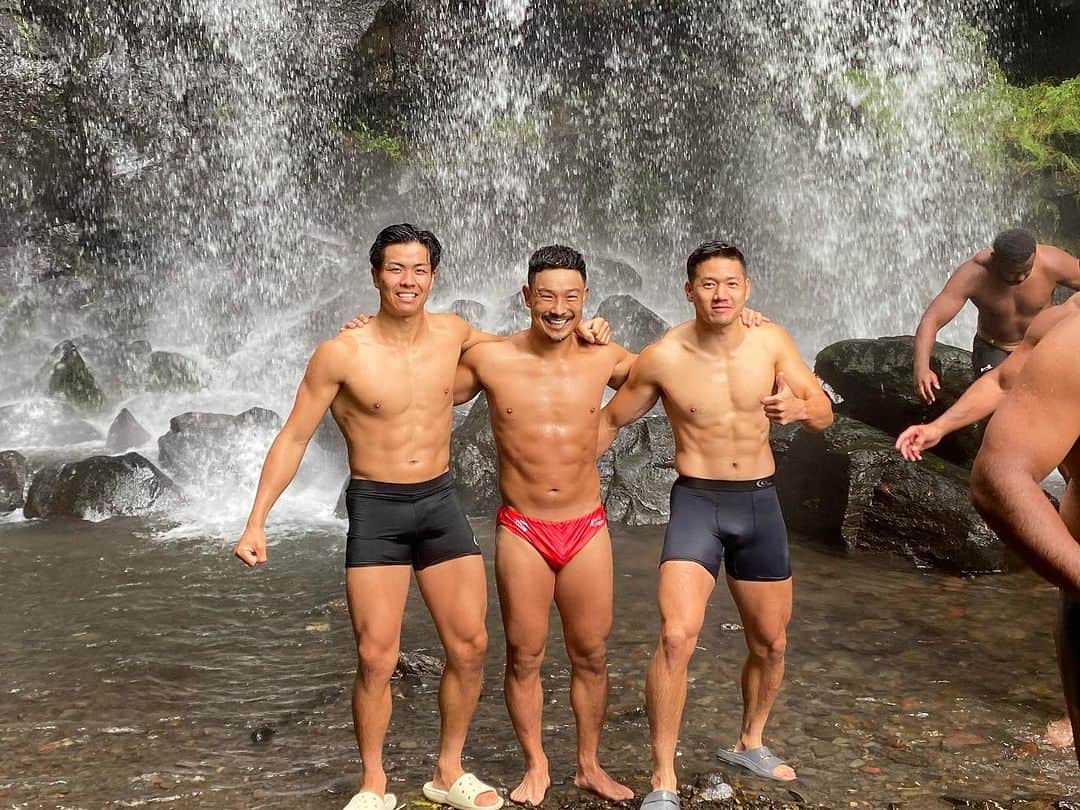 アマナキ・レレィ・マフィさんのインスタグラム写真 - (アマナキ・レレィ・マフィInstagram)「Save pe water malo river ma’u shower 😂」9月27日 11時57分 - naki_mafi