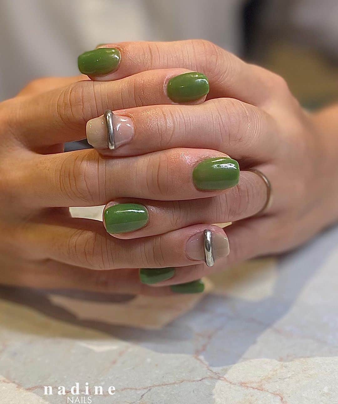 のインスタグラム：「🕊‪🌱‬🌿🍃 ありがとうございます☺︎꒡̈⃝   #秋ネイル   #リングネイル   nail sheet 🪐‪ @lavankomono   *─────────────────────────*   * * * #個性派ネイル #シンプルネイル #ミラーネイル #オシャレネイル #大人ネイル #恵比寿ネイルサロン #nailstagram  #autumnnails #ebisunailsalon #newnails  #nadinenails #美甲 #tgel #젤네일 #네일아트 #네일스타그램 #인기네일 #btsyoko #이달의네일 #가을네일」