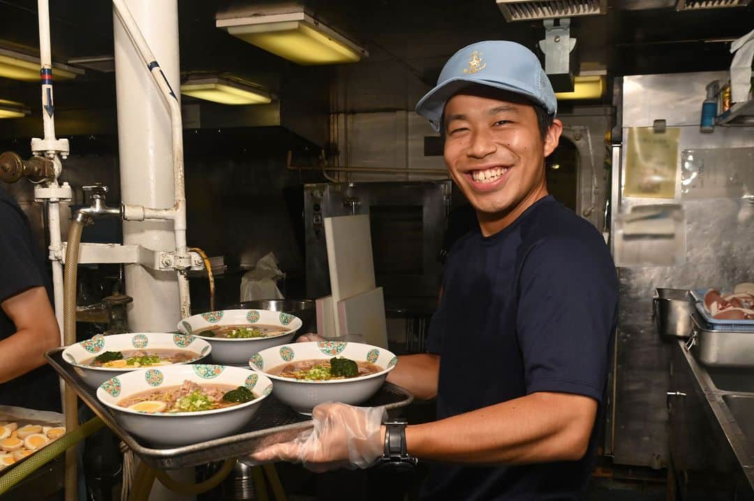 海上自衛隊さんのインスタグラム写真 - (海上自衛隊Instagram)「皆大好き #ラーメン 🍜こだわりのラーメン😋今日の出来も最高です！  #艦めし #いかづち #ランチ #海上自衛隊」9月27日 12時00分 - jmsdf_pr