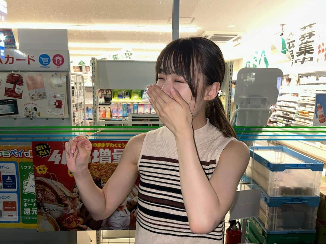 新倉愛海さんのインスタグラム写真 - (新倉愛海Instagram)「遠征で久しぶりに食べたアイスのガリガリ君🧊 ざんねん、ハズレ棒だったみたい🐰 ⁡ #アプガ2 #にきちゃん #アイス #ガリガリ君 #夏私服 #Japaneseidol」9月27日 12時10分 - ami_niikura_uug2ki