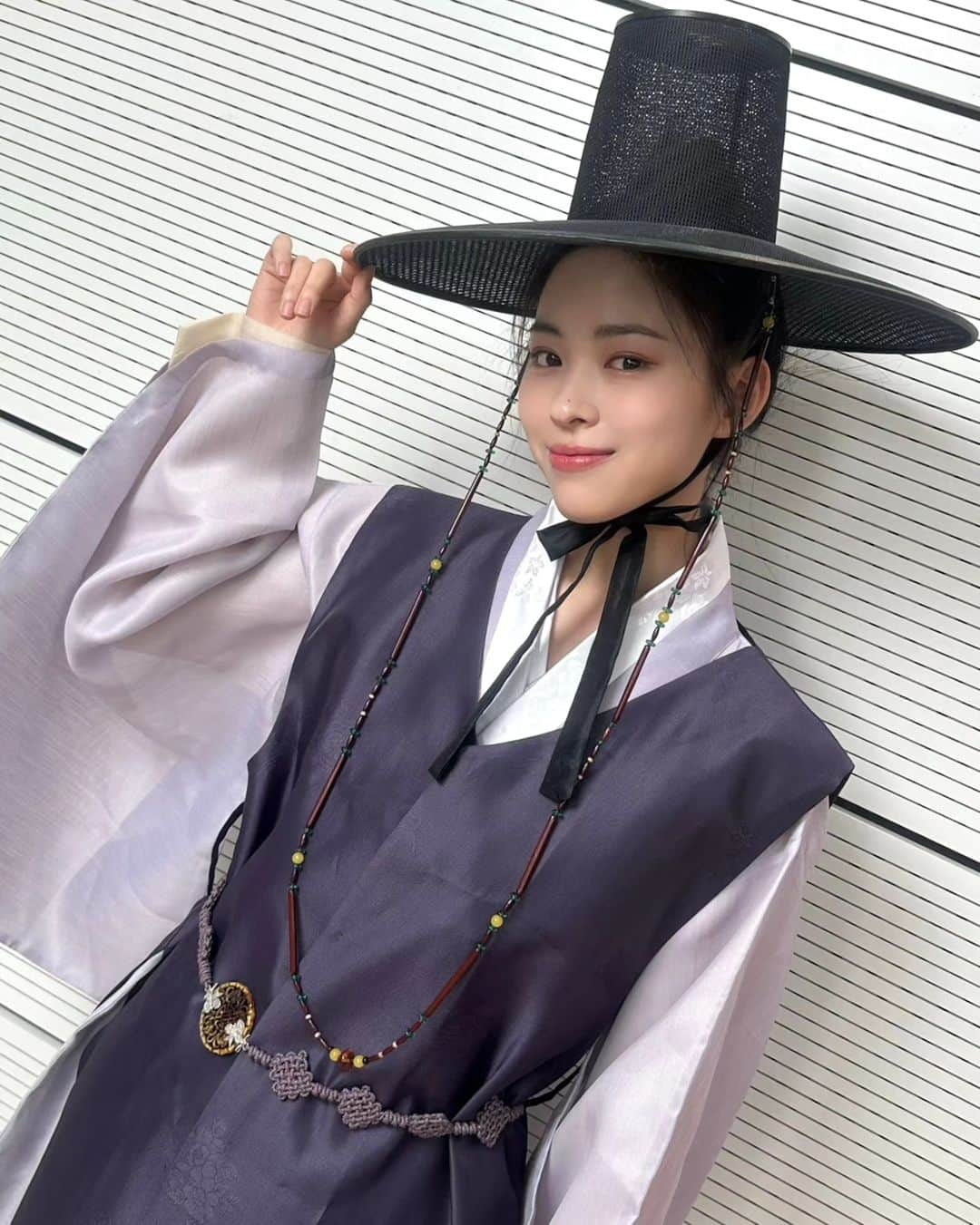 ITZYのインスタグラム：「류진 도령과 행복한 한가위❤  #ITZY #MIDZY #RYUJIN #류진 #추석 #CHUSEOK」