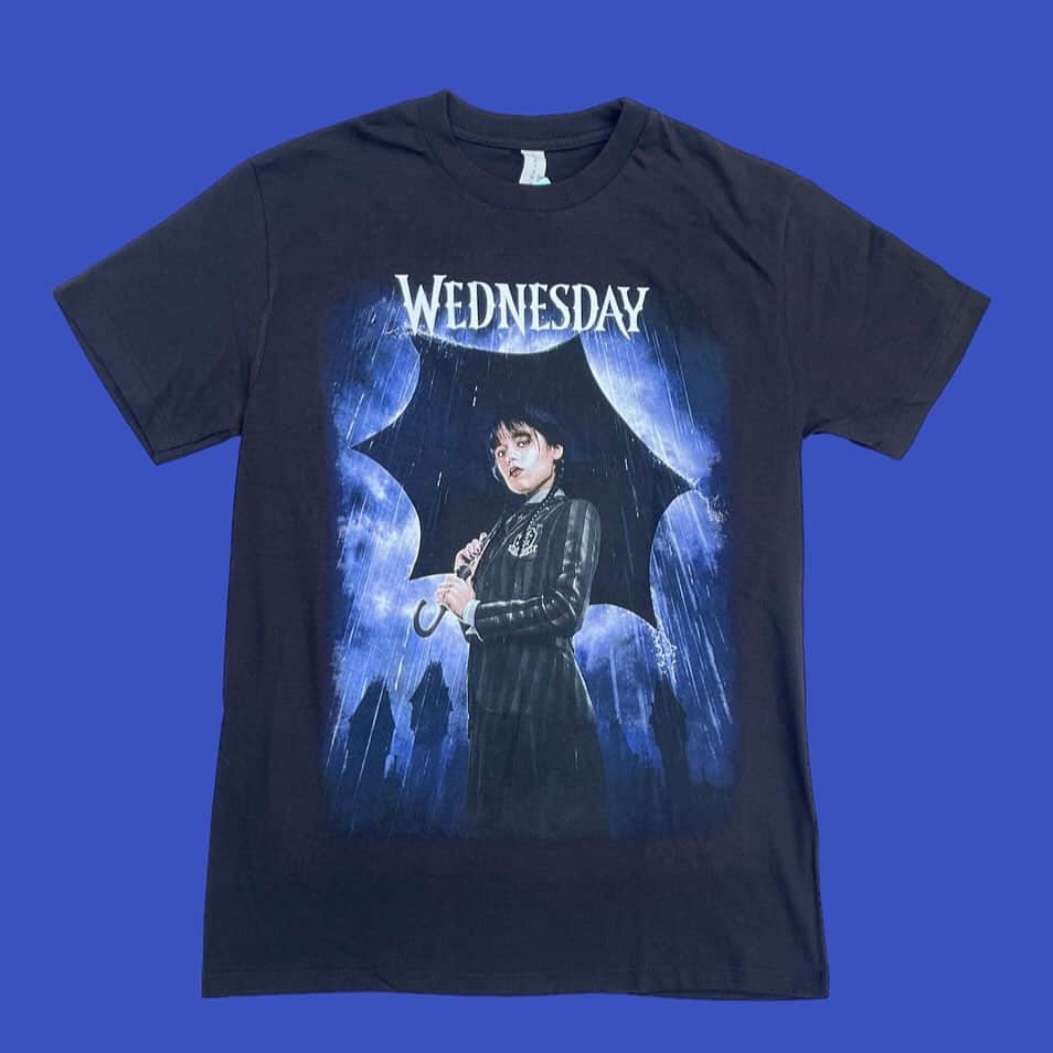 おもちゃやSPIRALのインスタグラム：「WEDNESDAY Tee入荷しました！  Size M.L」