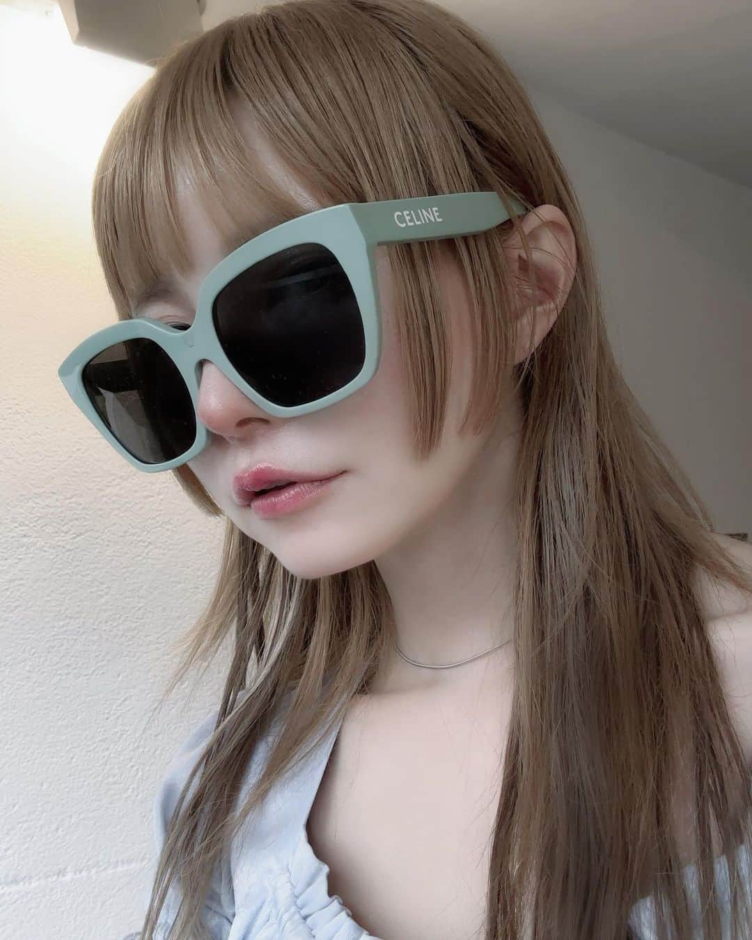 益若つばさのインスタグラム：「ちっす  #姫カット 切りまーす！さらば！！✂︎  益若つばさ生誕祭抽選受付スタートしたよー！🫶🏻 応募した？？？」