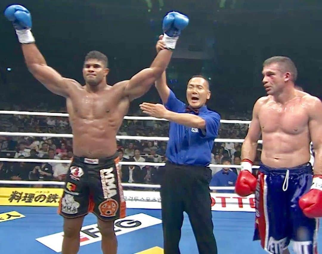 アリスター・オーフレイムのインスタグラム：「Sep26.2009  Alistair Overeem earns one of the biggest victories of his Kickboxing career, when he defeats the legendary Peter Aerts by unanimous decision」