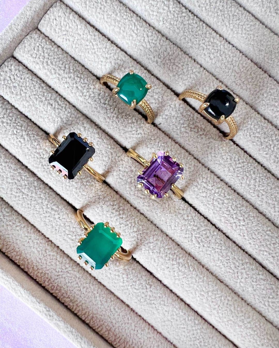 カレ ジュエリーのインスタグラム：「MIDNIGHT rings online now. Emerald or cabochon-cut, set with Amethyst, Green Agate, Malachite, or Black Agate. All made in 925 sterling silver, plated with 18-karat gold.    #carre #gemstonejewellery #birthstone #gemstones #sterlingsilver #carré #carréjewellery #jewelry」
