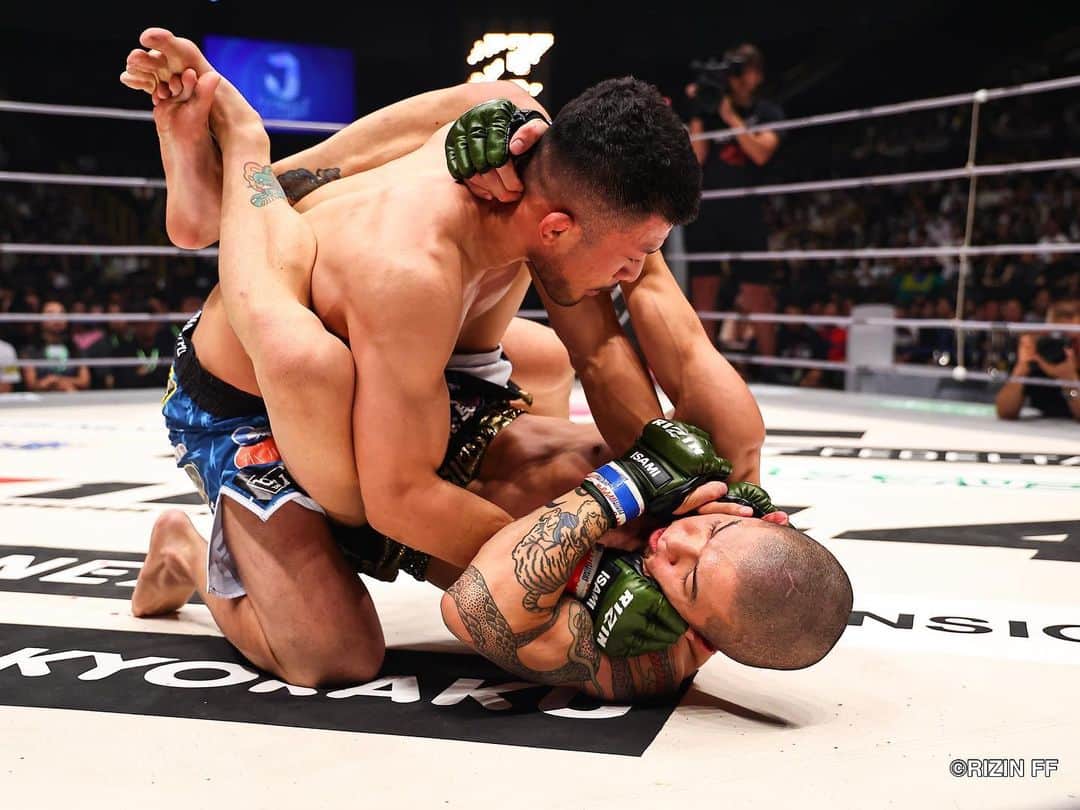 RIZIN FF OFFICIALのインスタグラム：「#RIZIN44 Match,5 "𝐅𝐞𝐚𝐭𝐡𝐞𝐫𝐰𝐞𝐢𝐠𝐡𝐭 𝐆𝐫𝐚𝐩𝐩𝐥𝐞𝐫'𝐬 𝐃𝐞𝐥𝐢𝐠𝐡𝐭" ---------------- Kazumasa Majima defeats @takejibjj by Unanimous Decision.  #rizin #rizinff #mma #fighter」